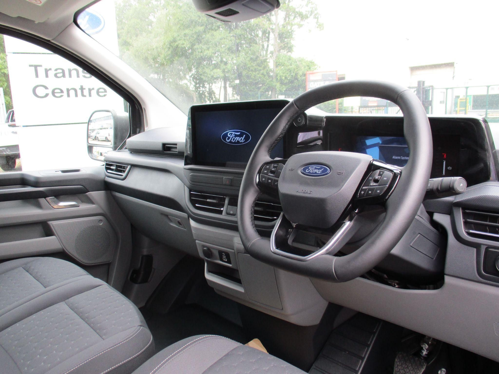 Ford E-Transit Custom Image 20