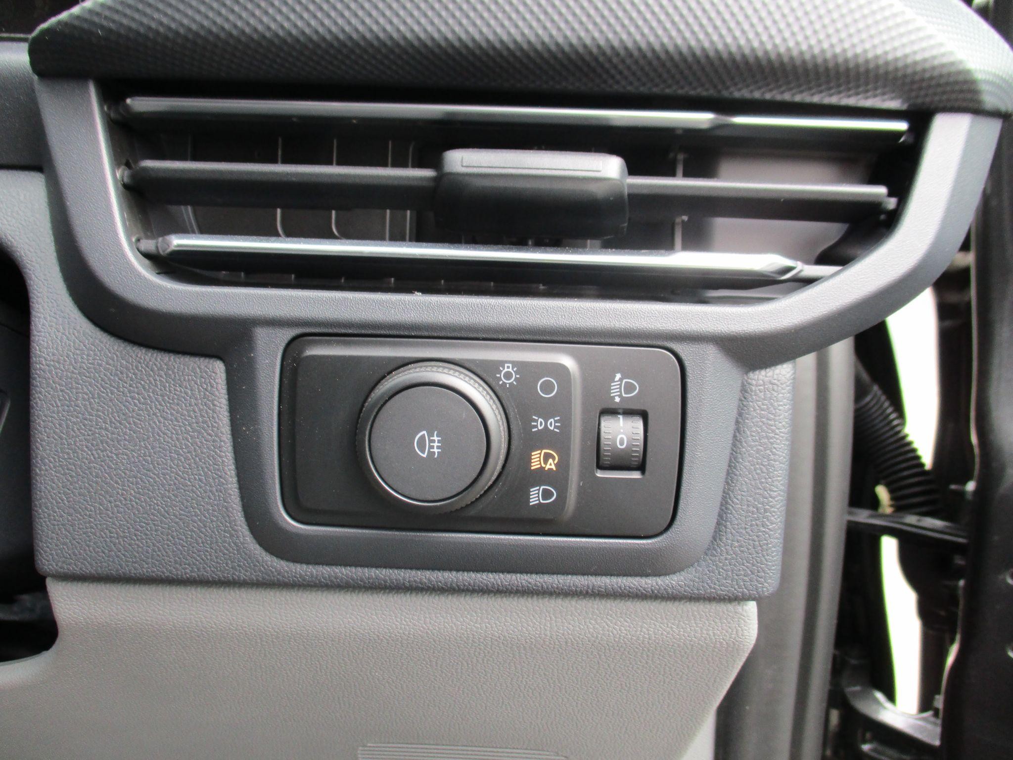 Ford E-Transit Custom Image 22