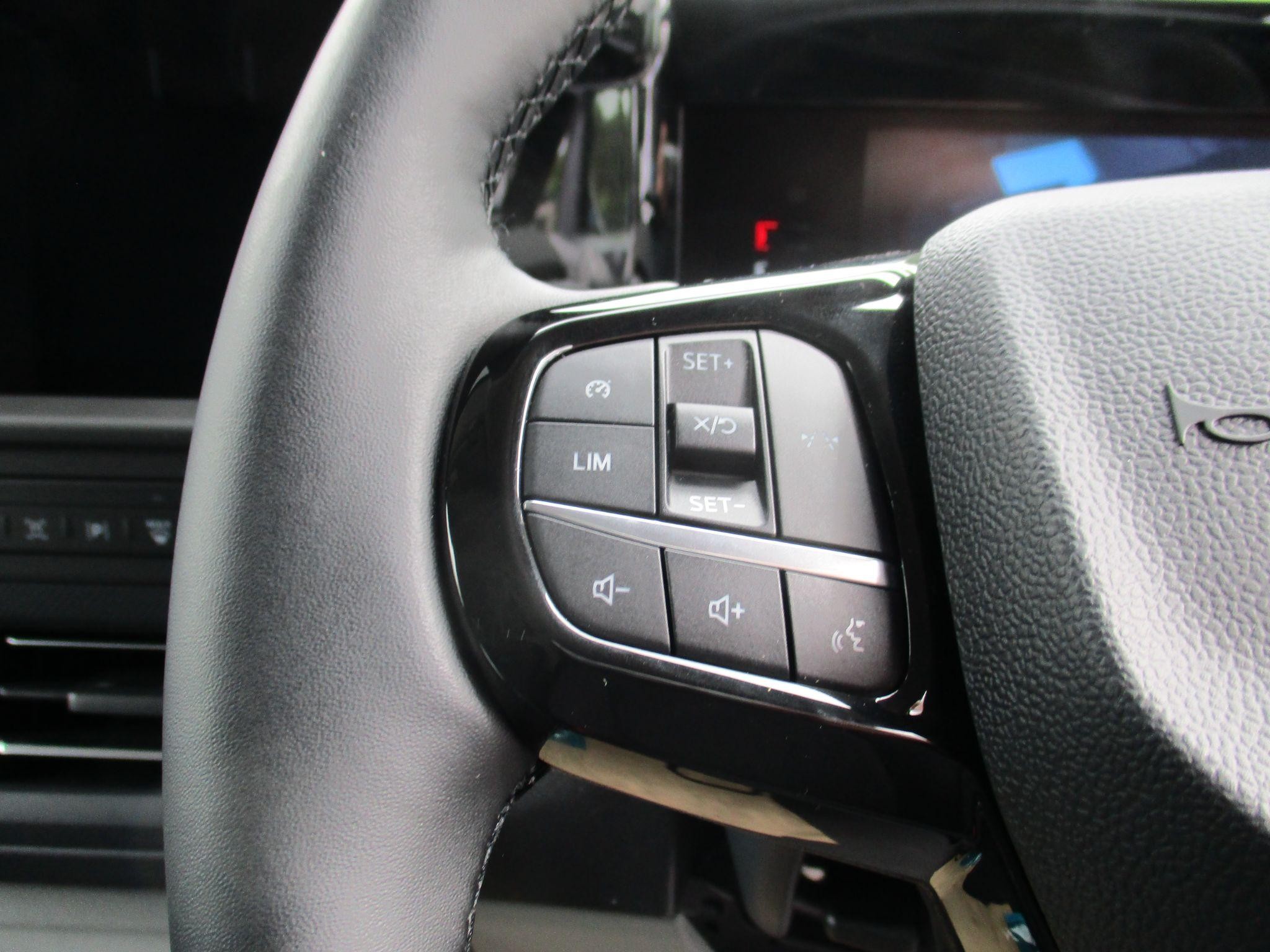 Ford E-Transit Custom Image 23