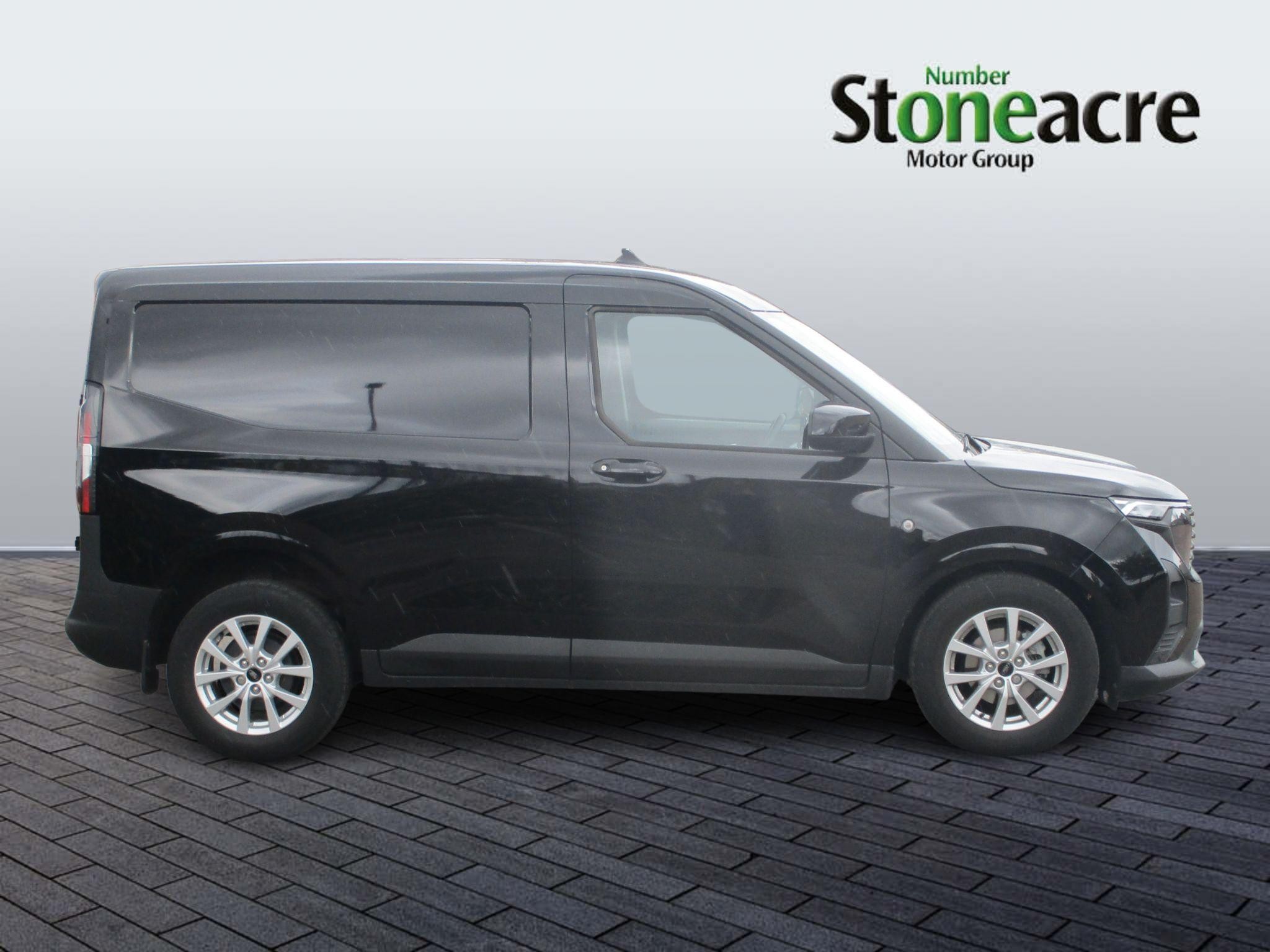 Ford Transit Courier Image 2