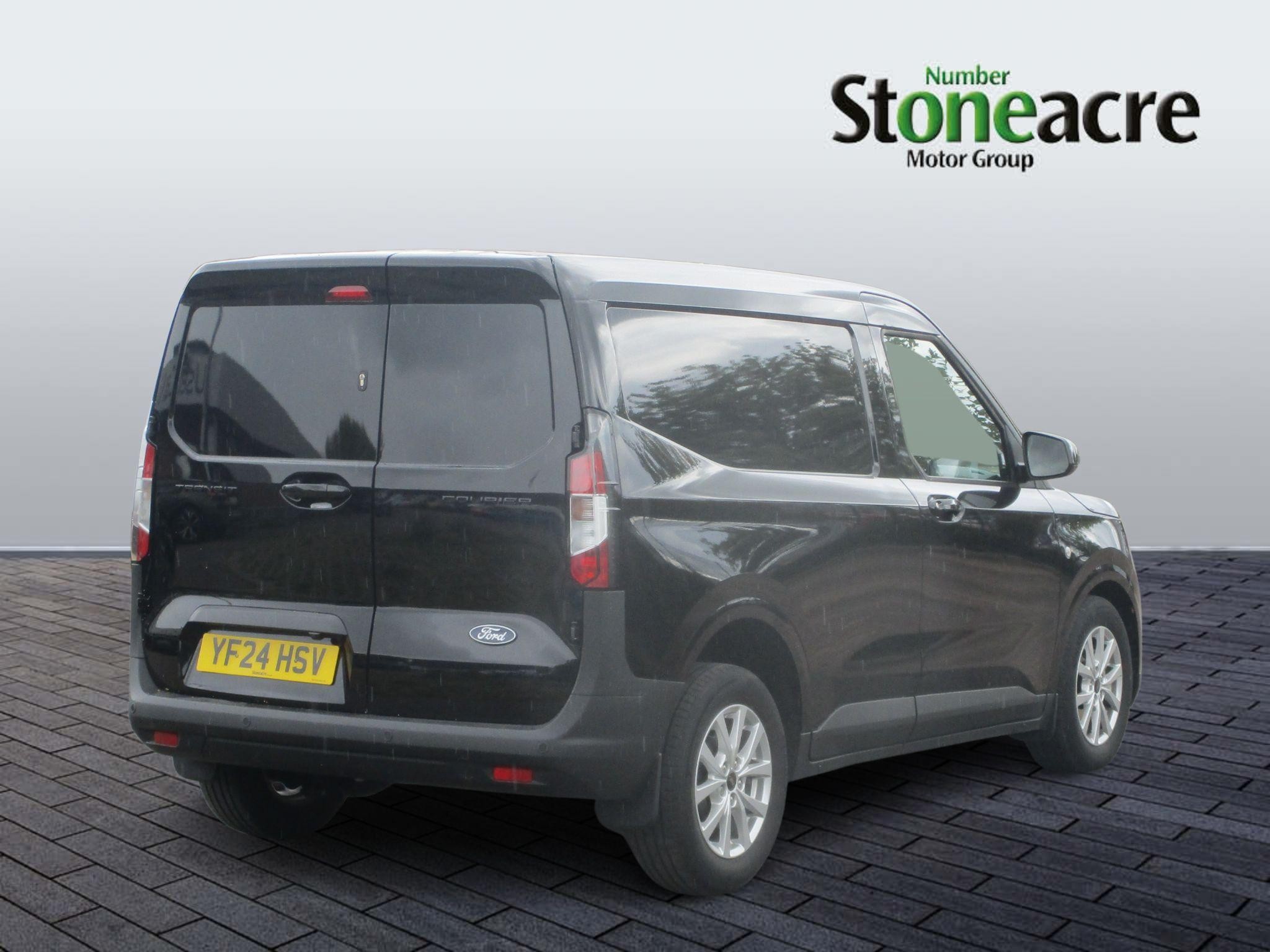 Ford Transit Courier Image 3