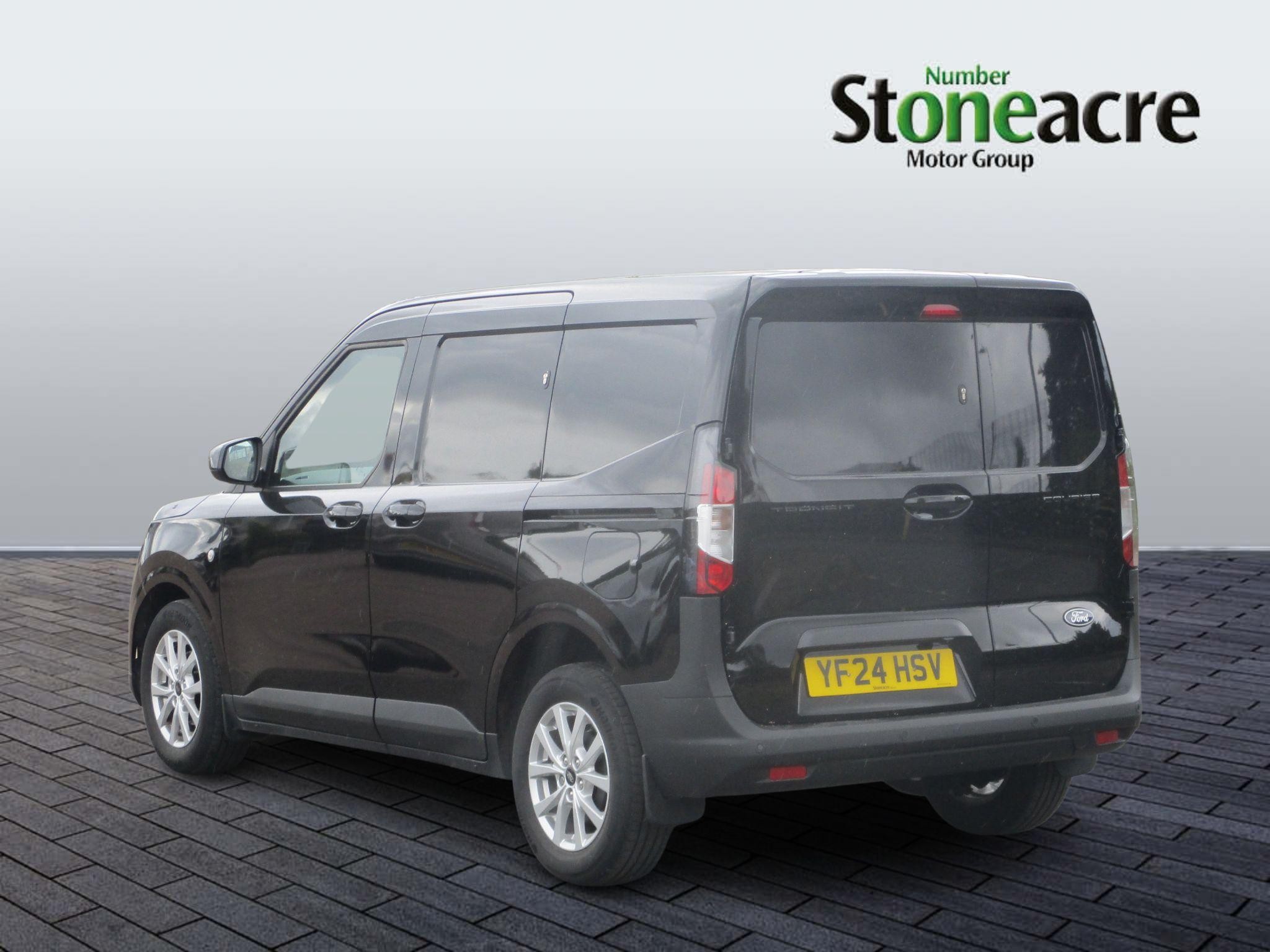 Ford Transit Courier Image 6