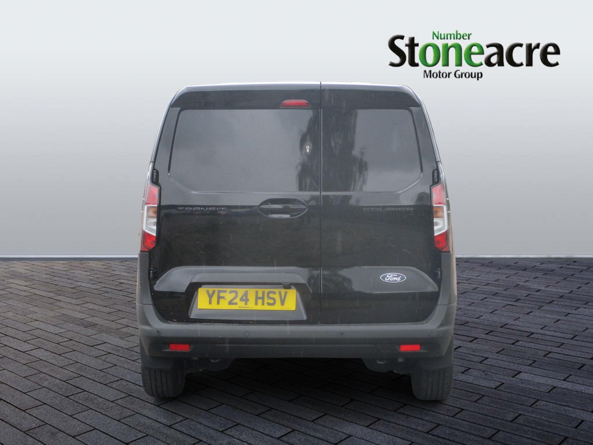 Ford Transit Courier Image 7