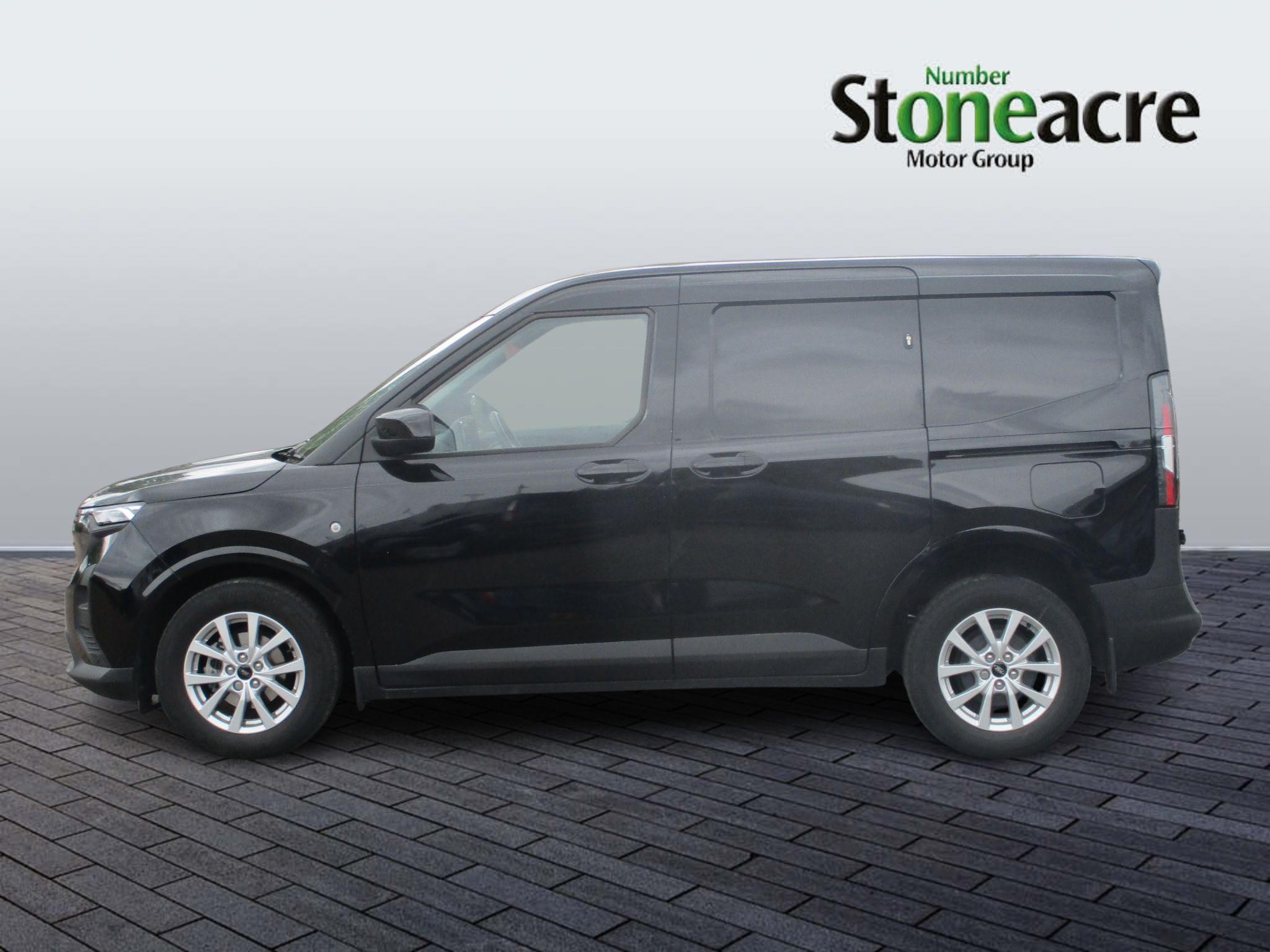 Ford Transit Courier Image 8