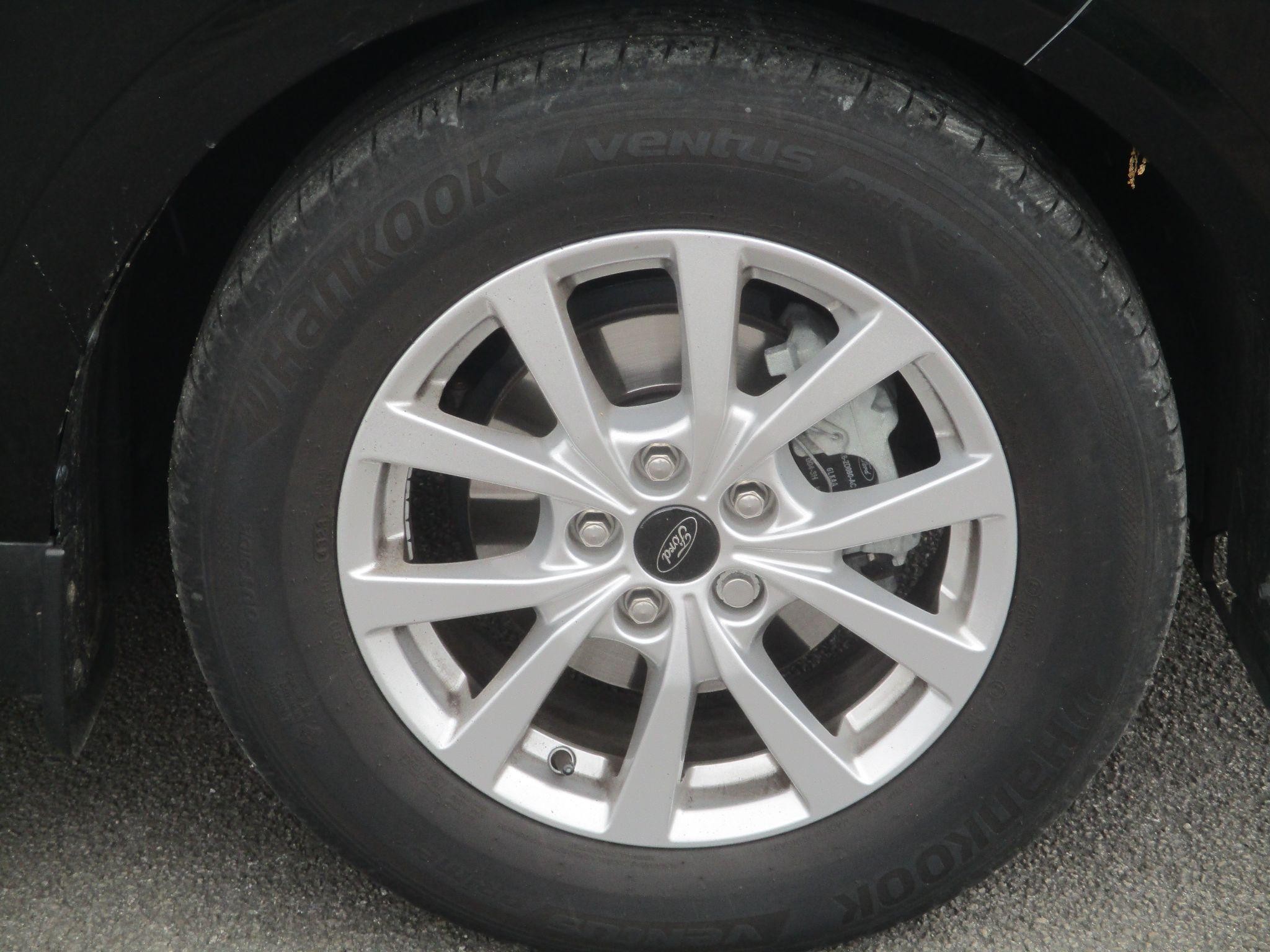 Ford Transit Courier Image 9