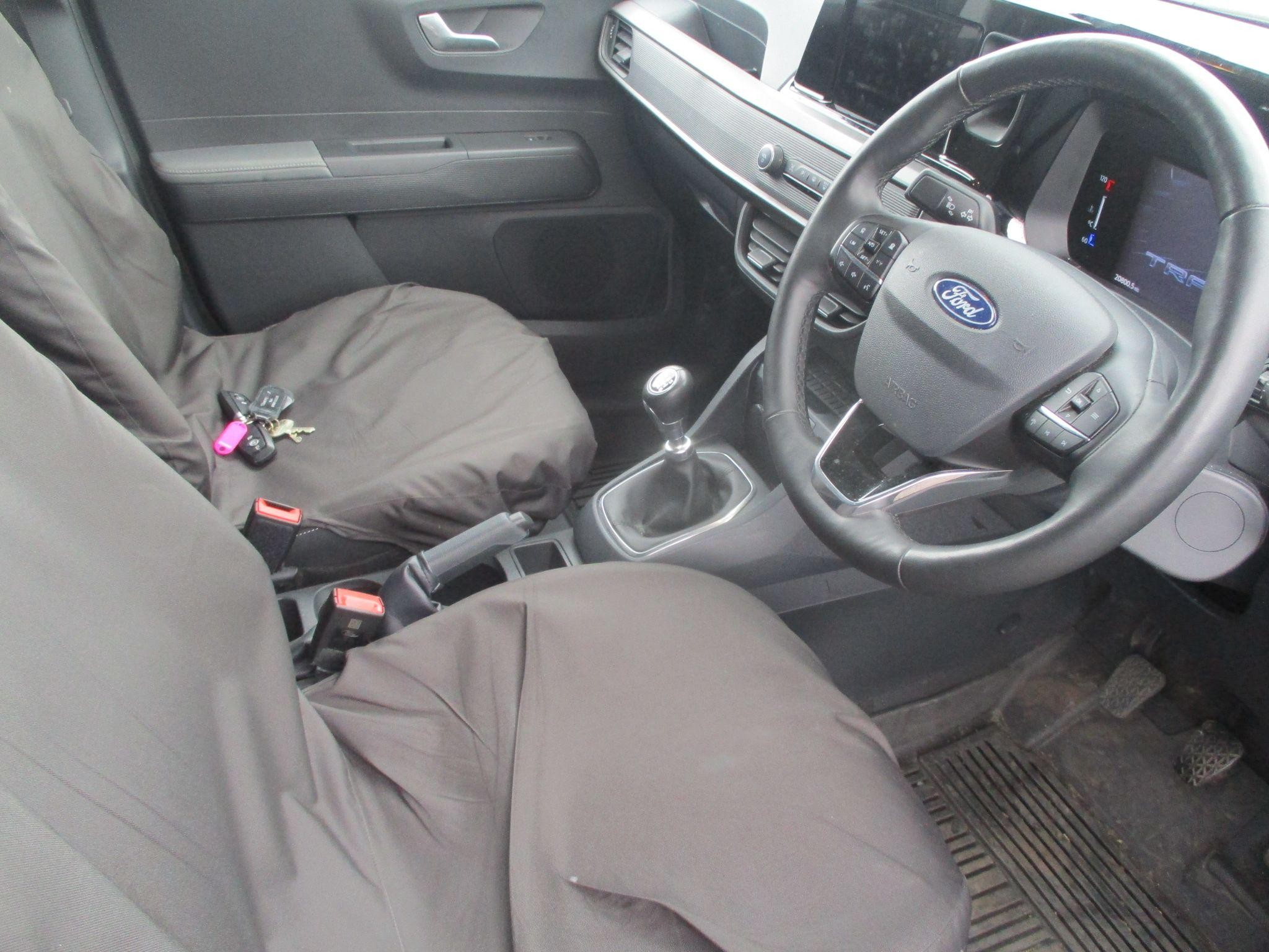 Ford Transit Courier Image 10