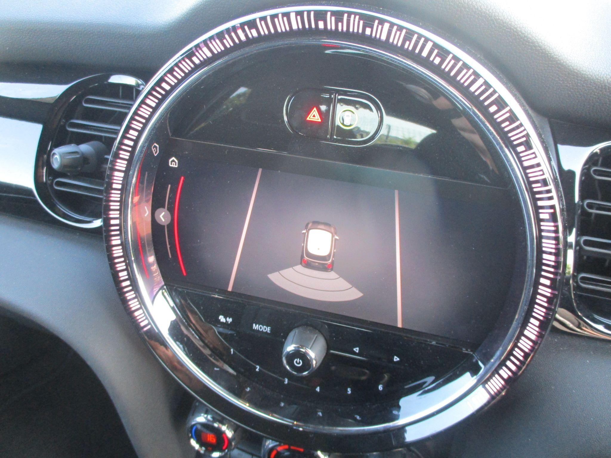 MINI Hatch Image 12