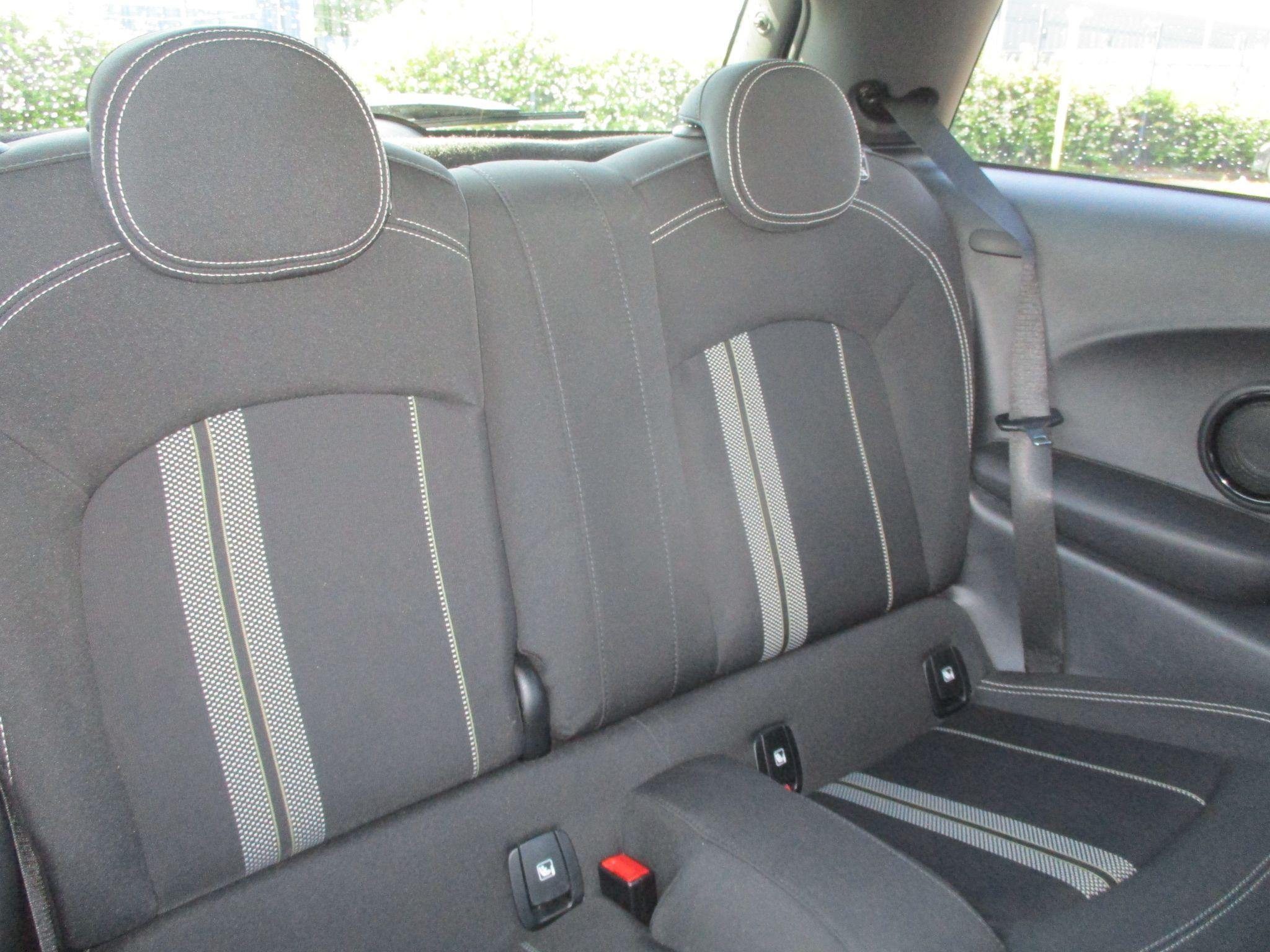 MINI Hatch Image 14
