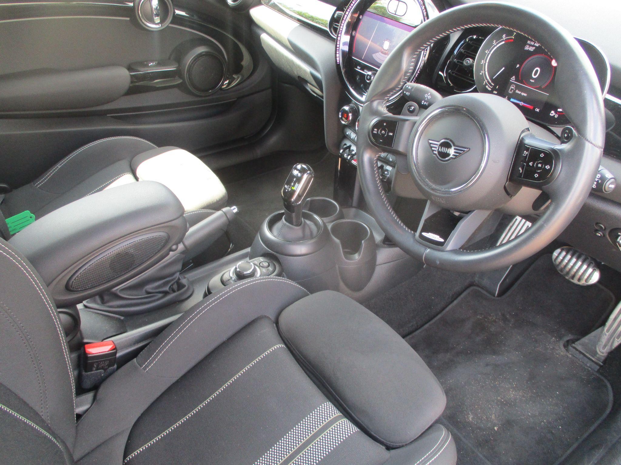 MINI Hatch Image 17