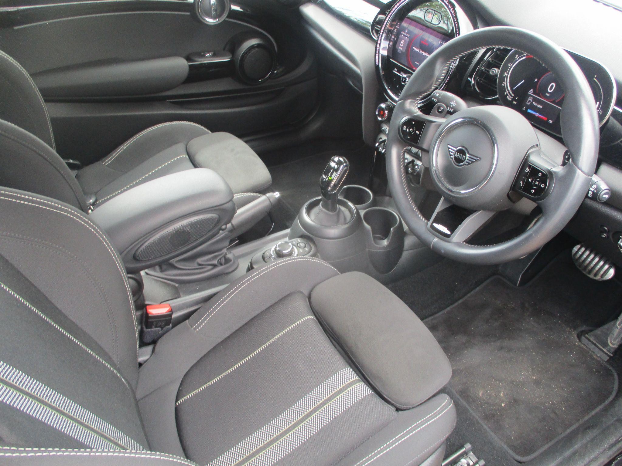 MINI Hatch Image 18