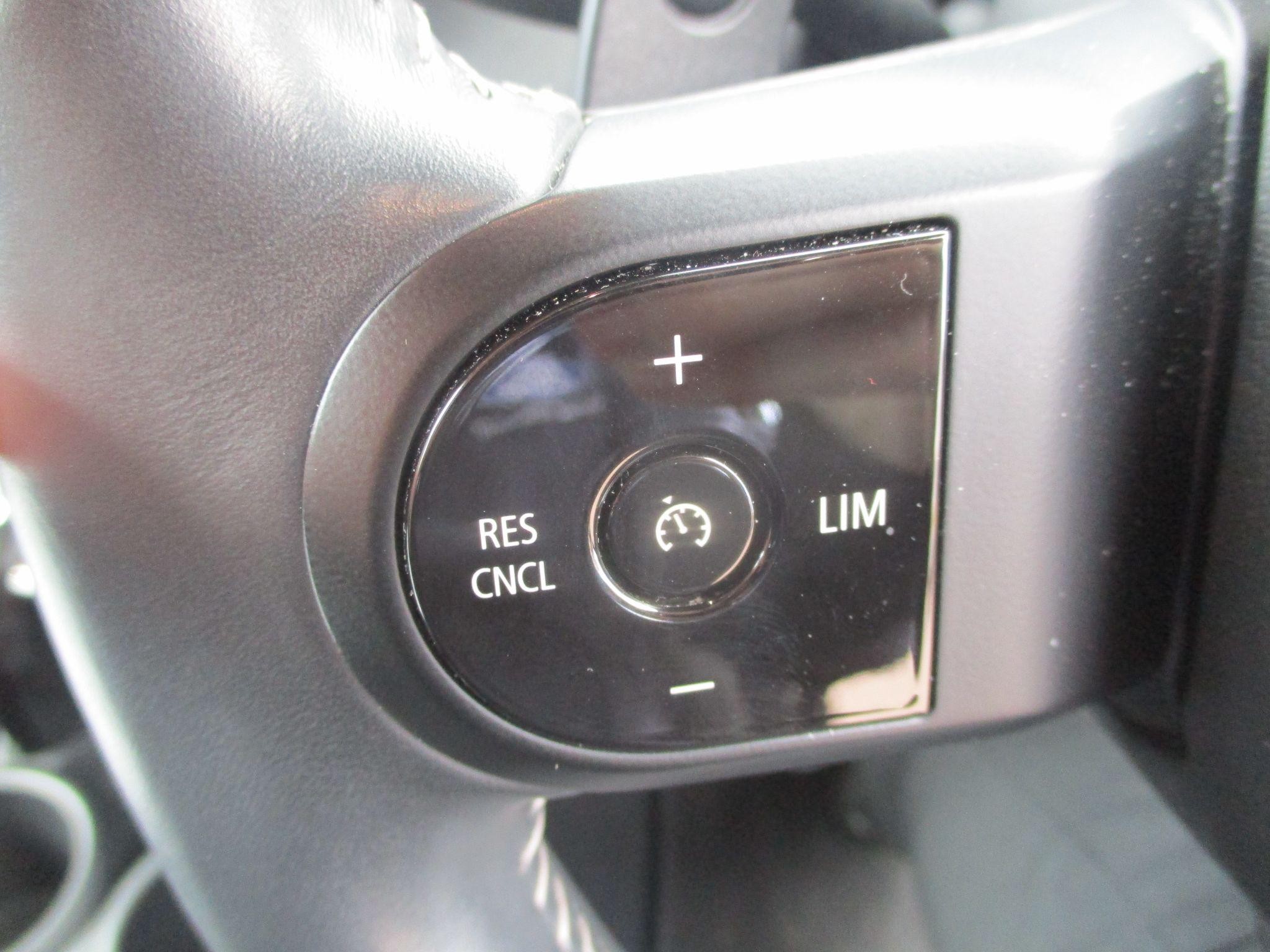 MINI Hatch Image 19