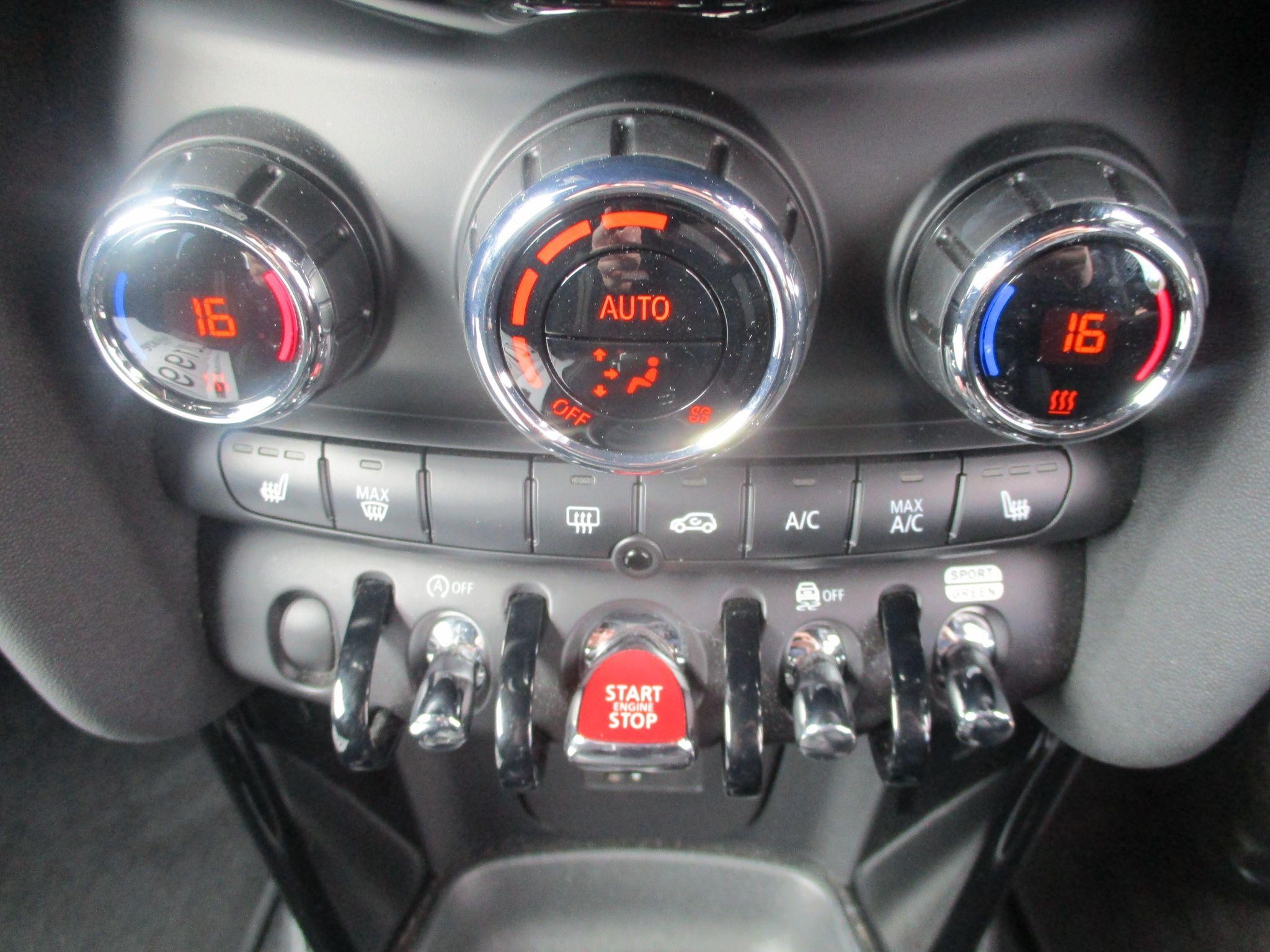MINI Hatch Image 22
