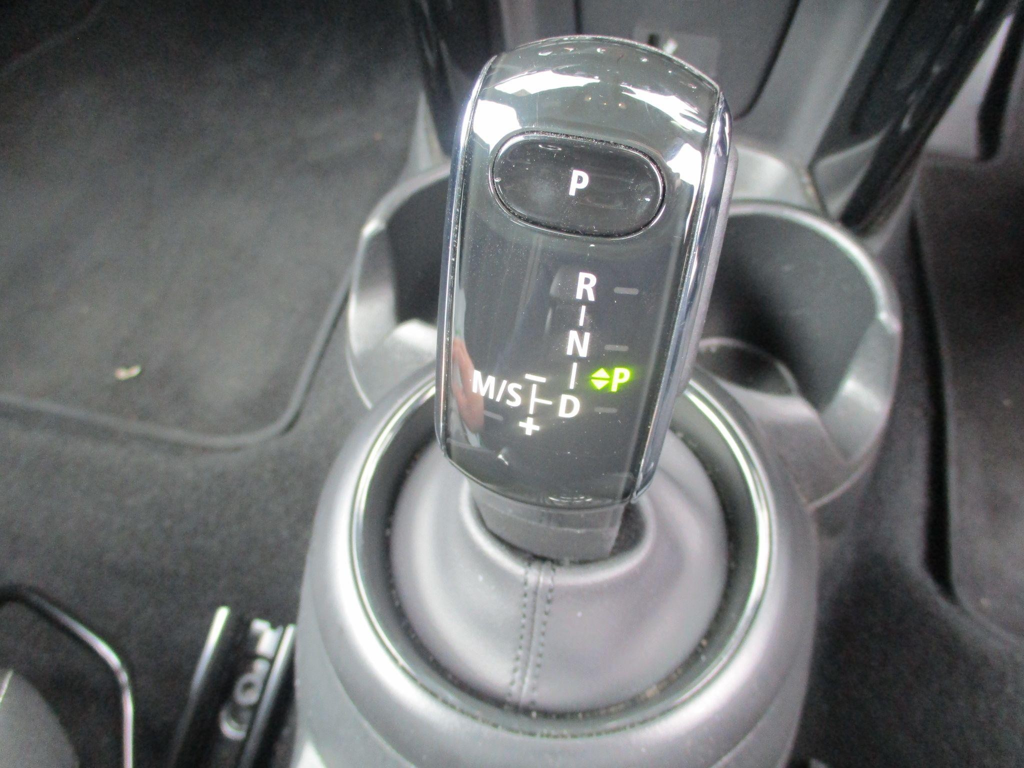 MINI Hatch Image 23