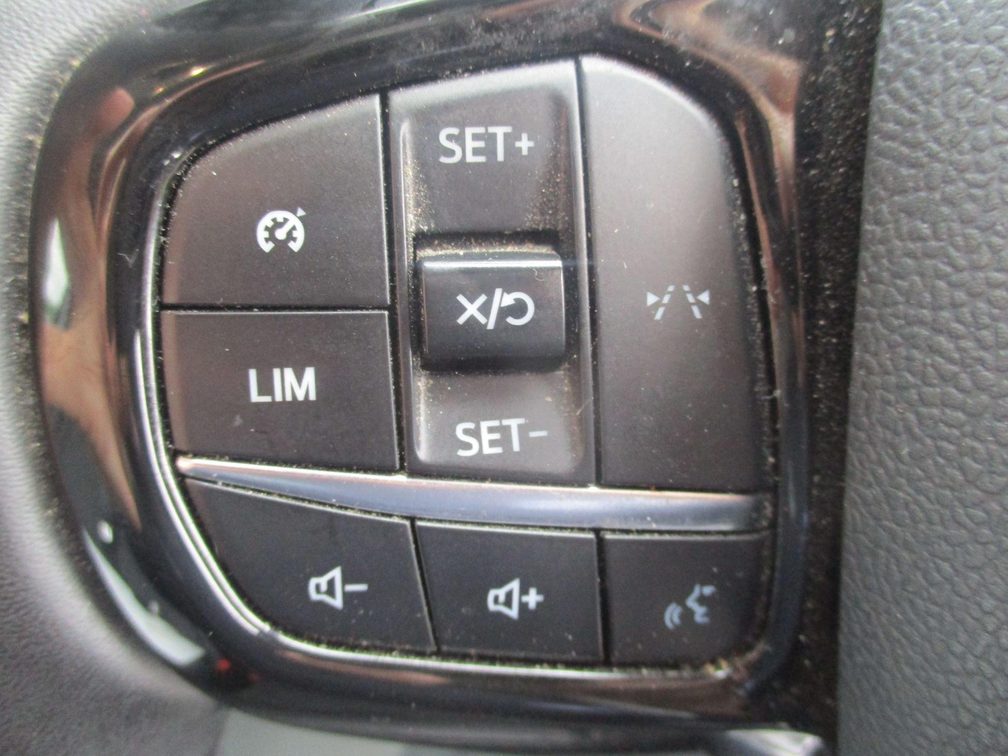 Ford Transit Custom Image 12