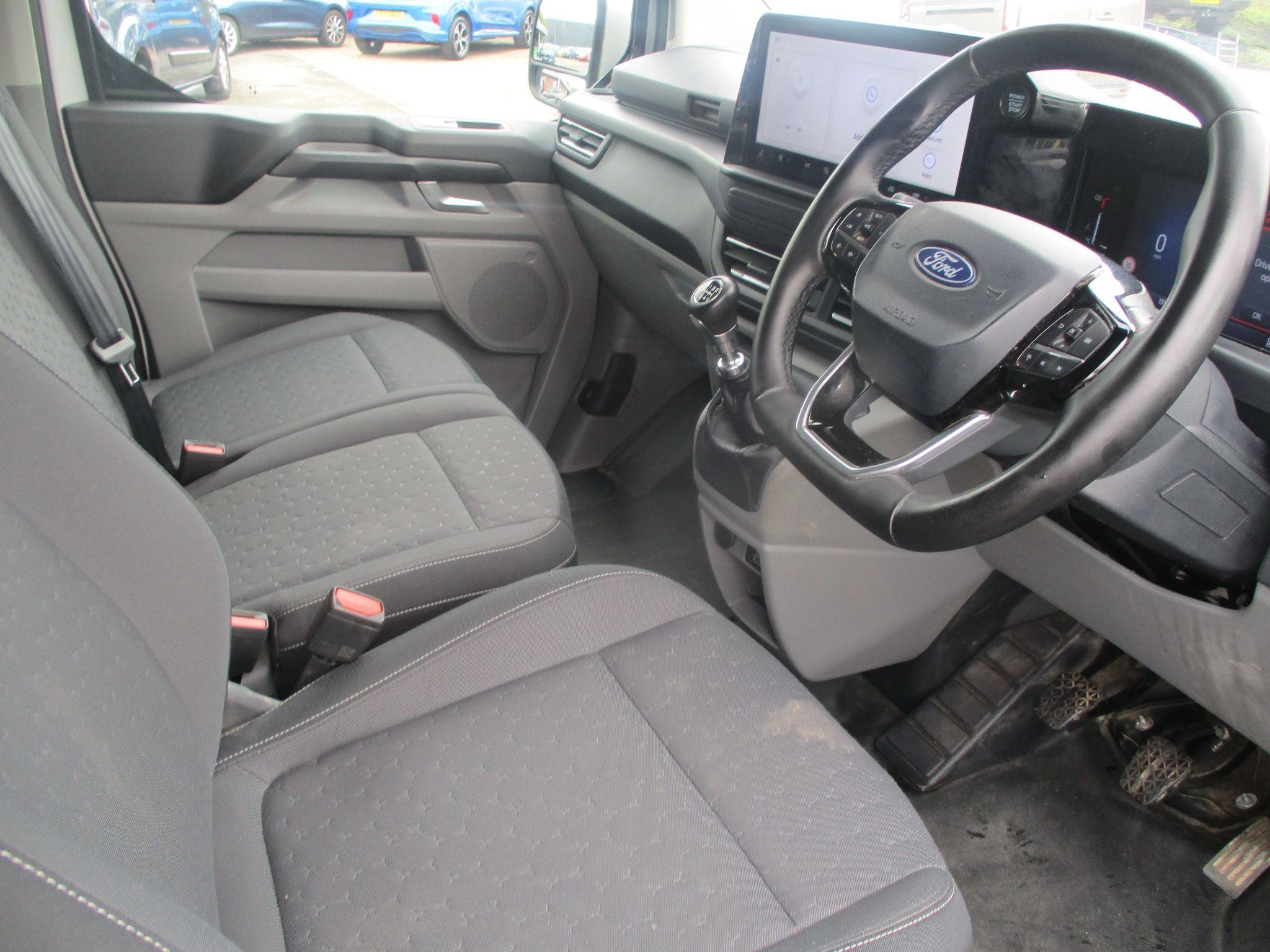 Ford Transit Custom Image 15