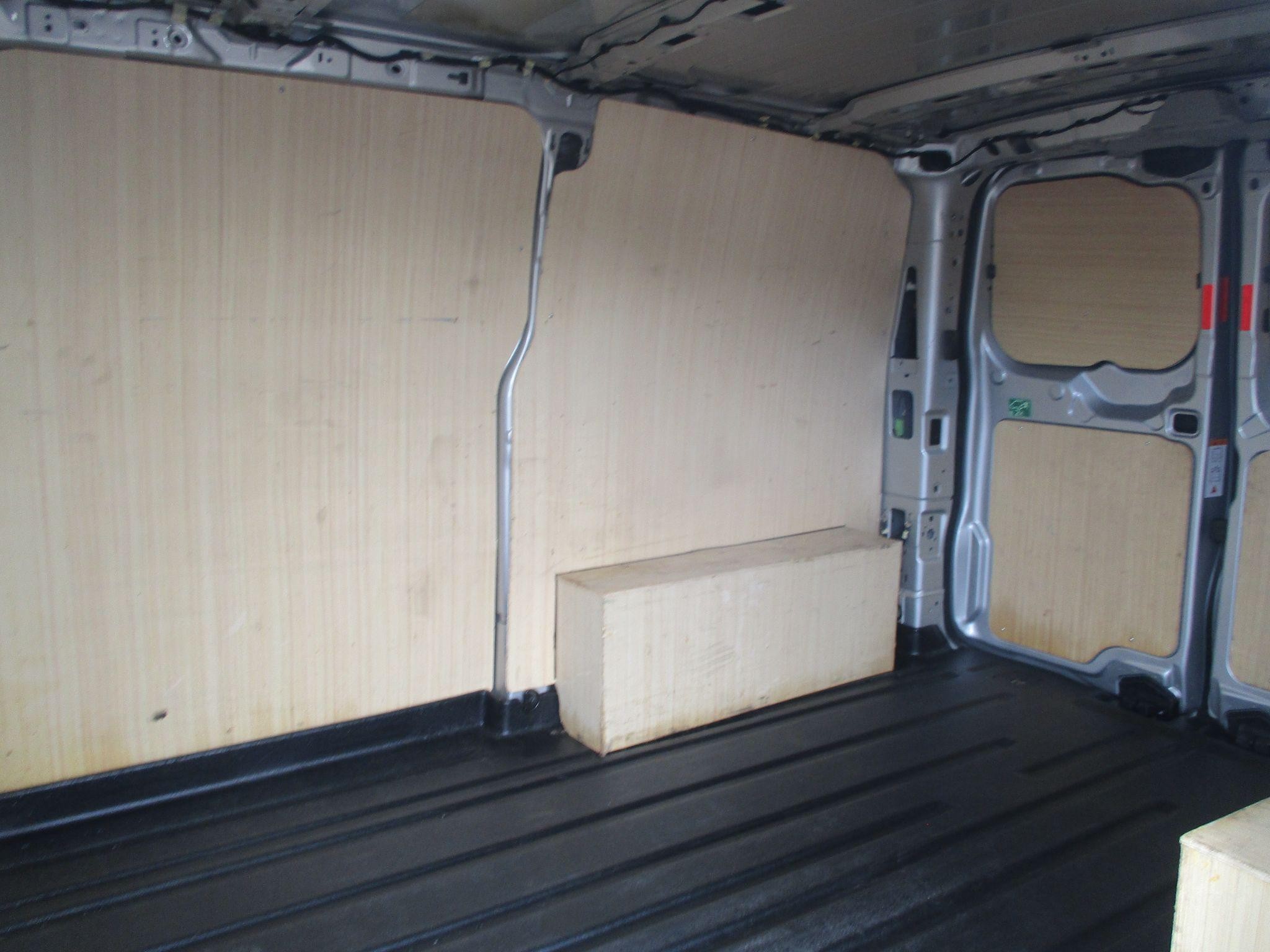 Ford Transit Custom Image 17