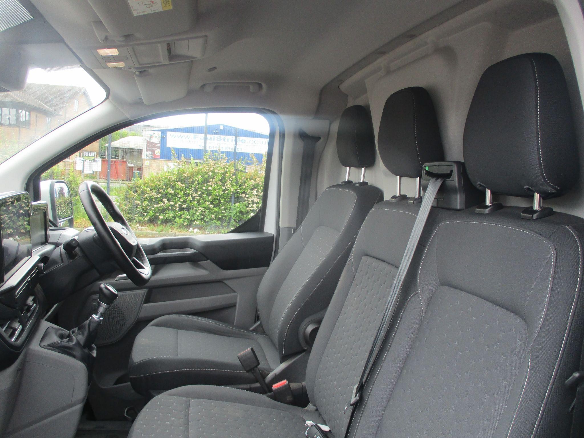 Ford Transit Custom Image 18