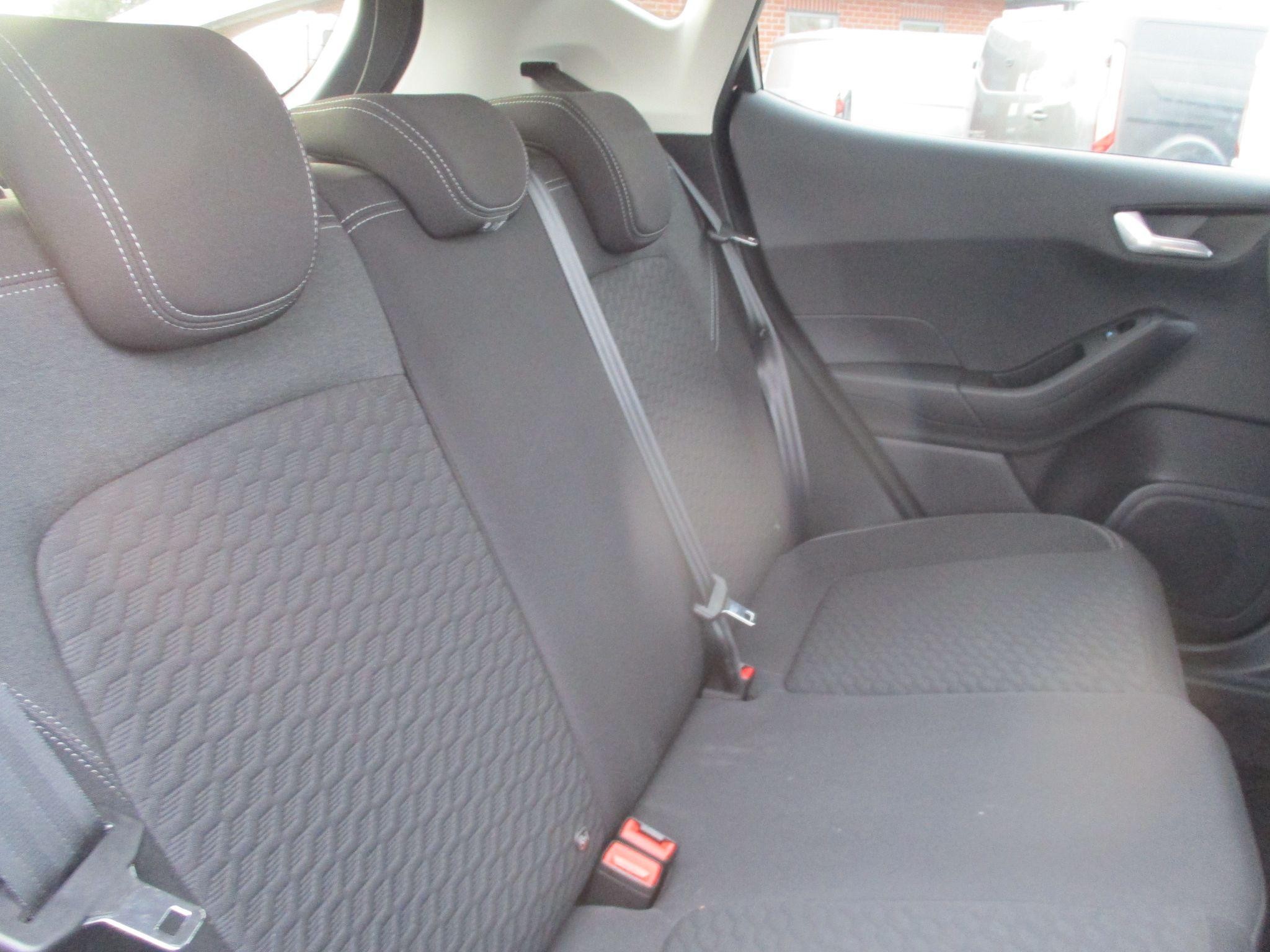 Ford Fiesta Image 19