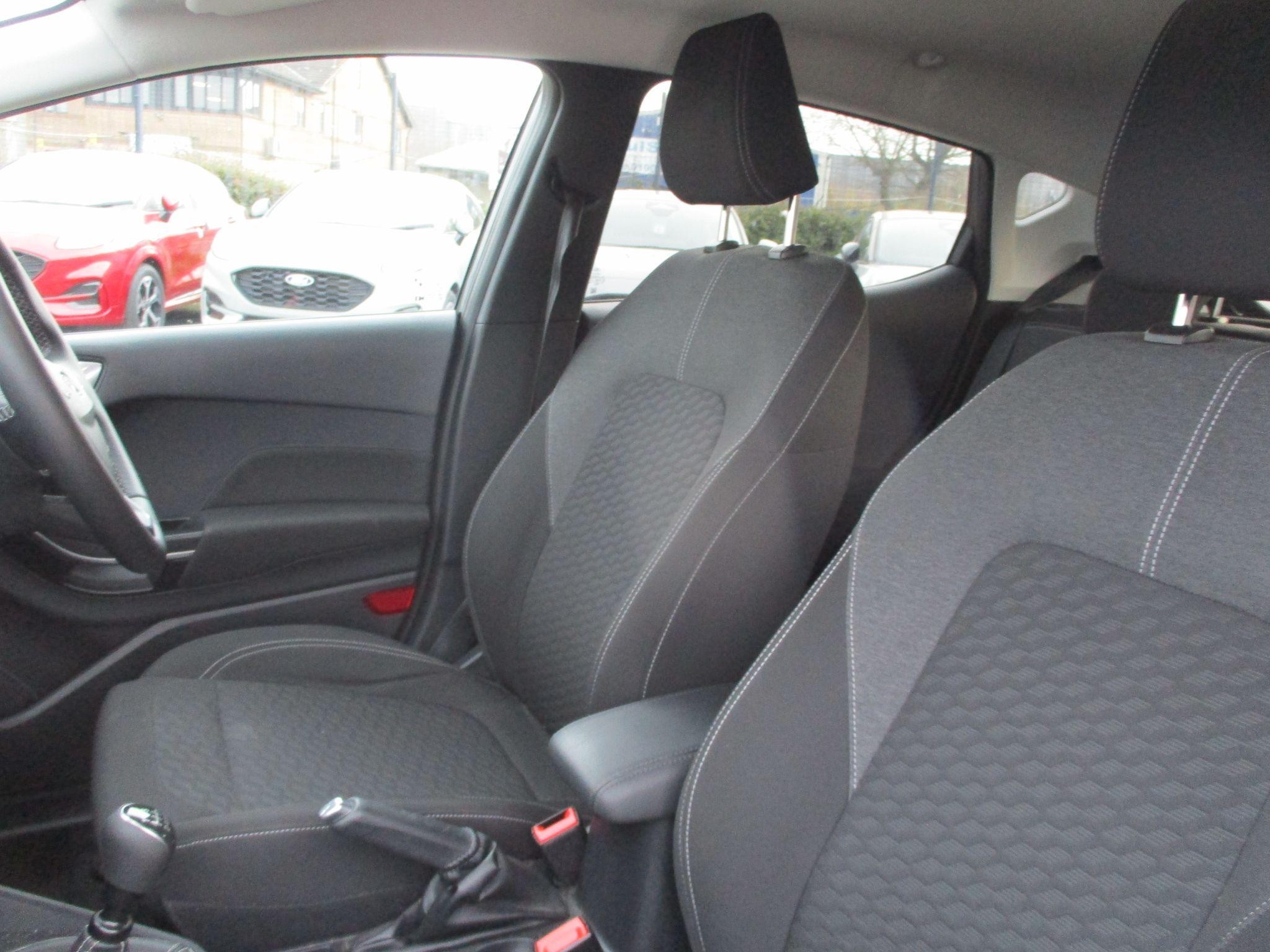 Ford Fiesta Image 21