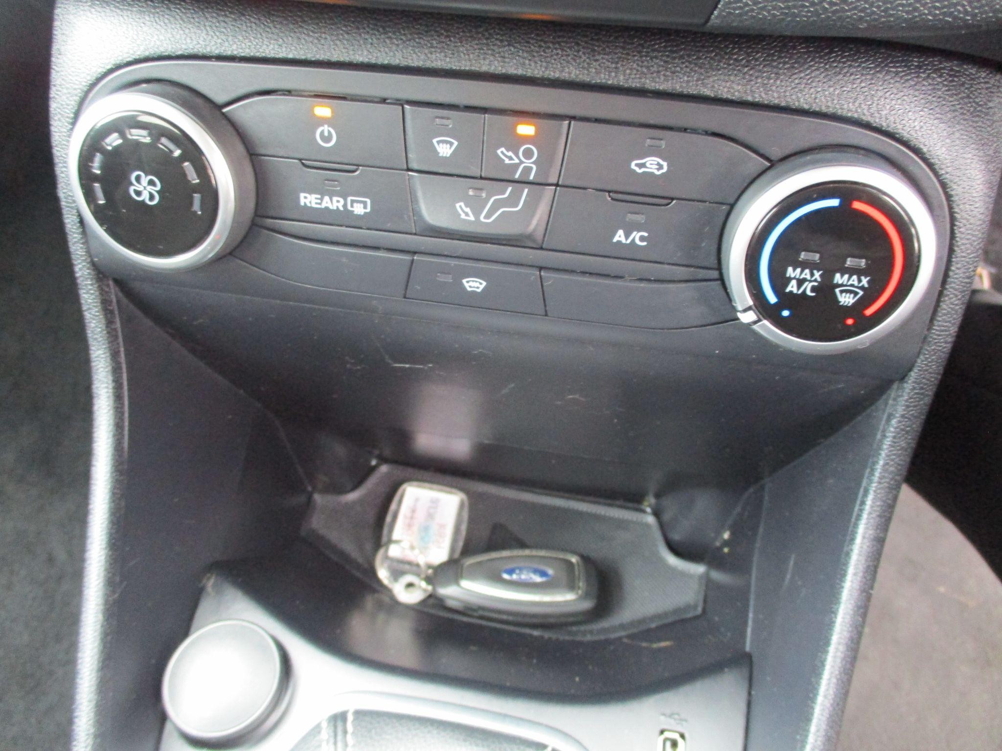 Ford Fiesta Image 17