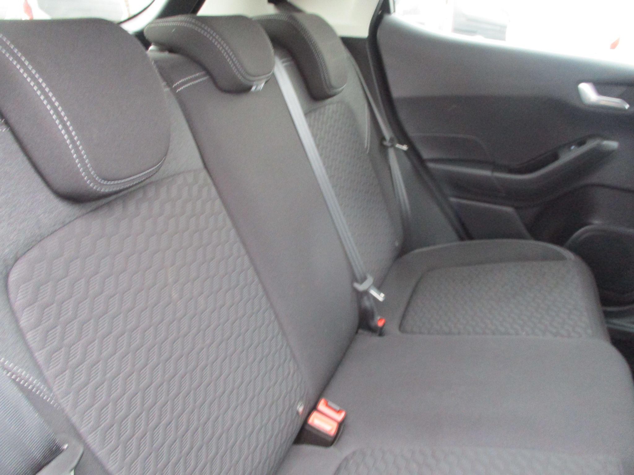Ford Fiesta Image 18