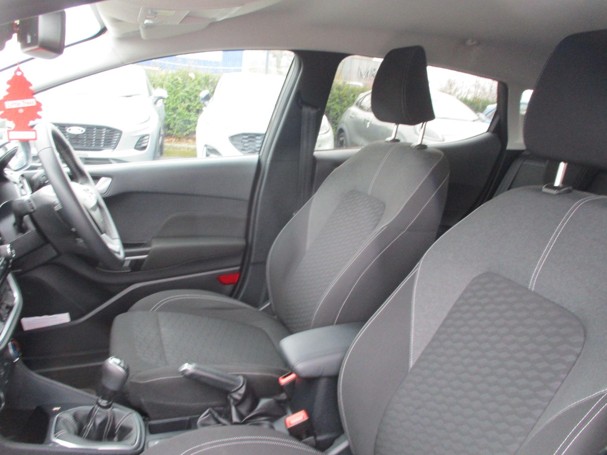 Ford Fiesta Image 21