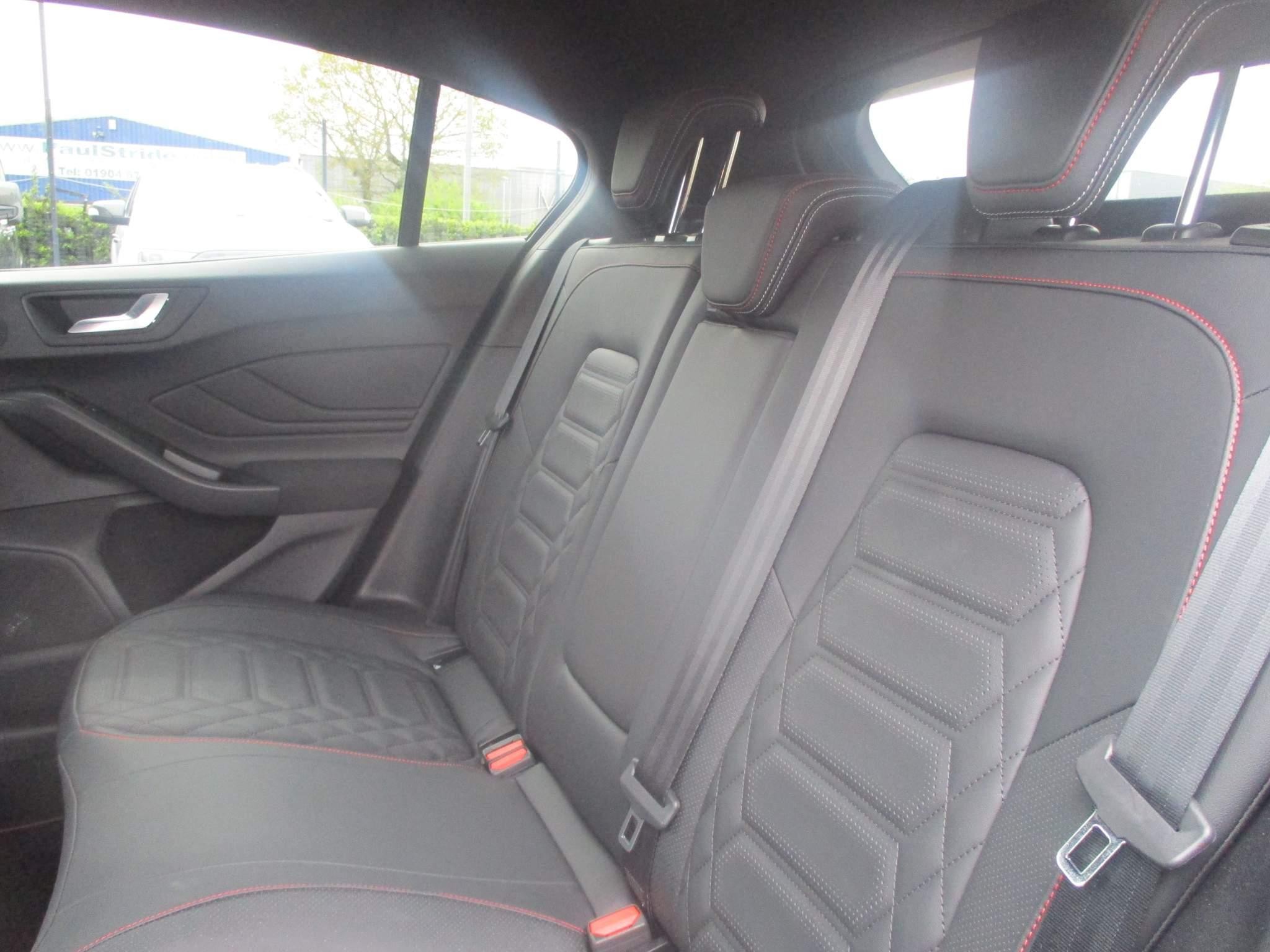 Ford Focus Image 22