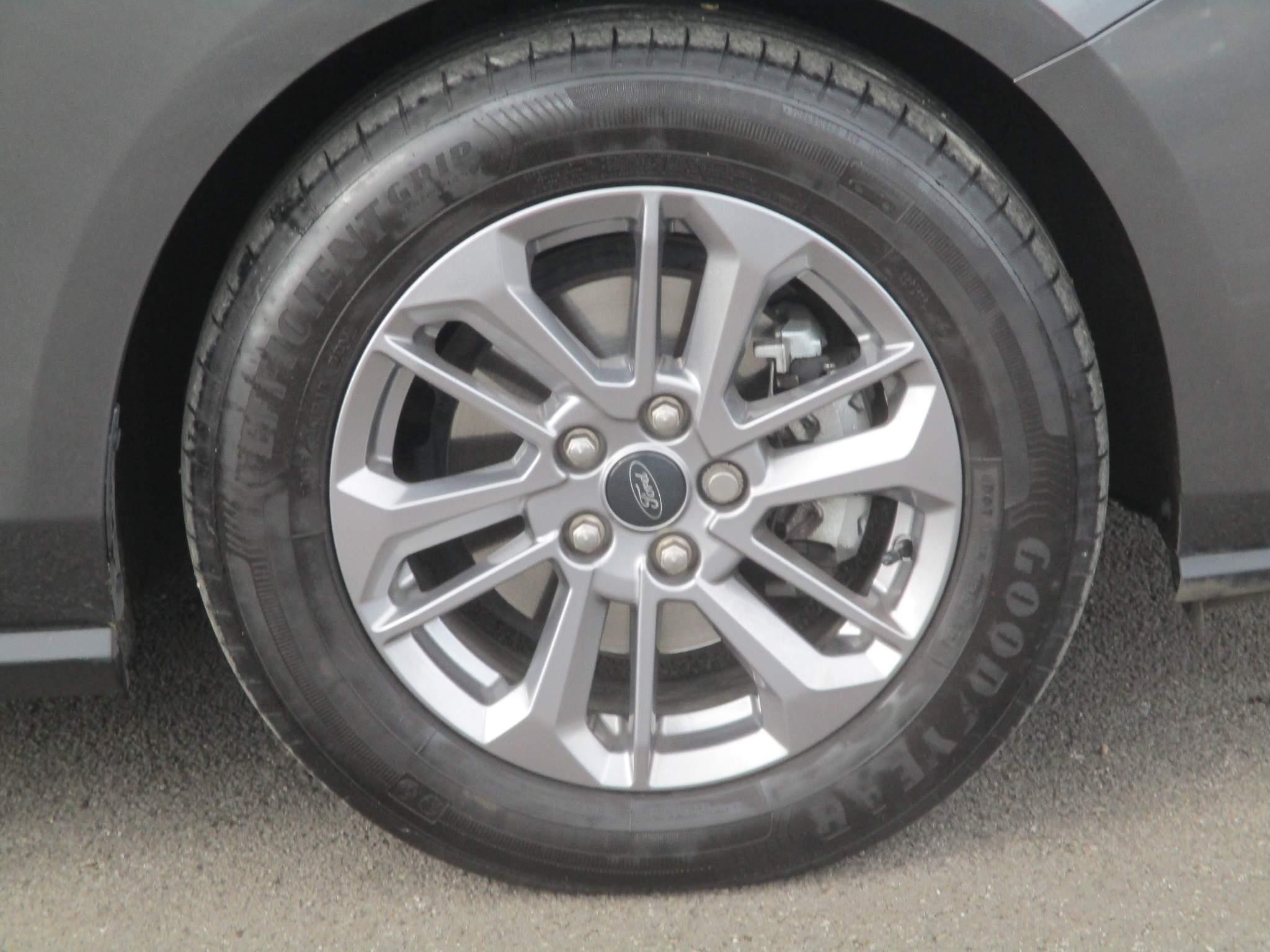 Ford Focus Image 11