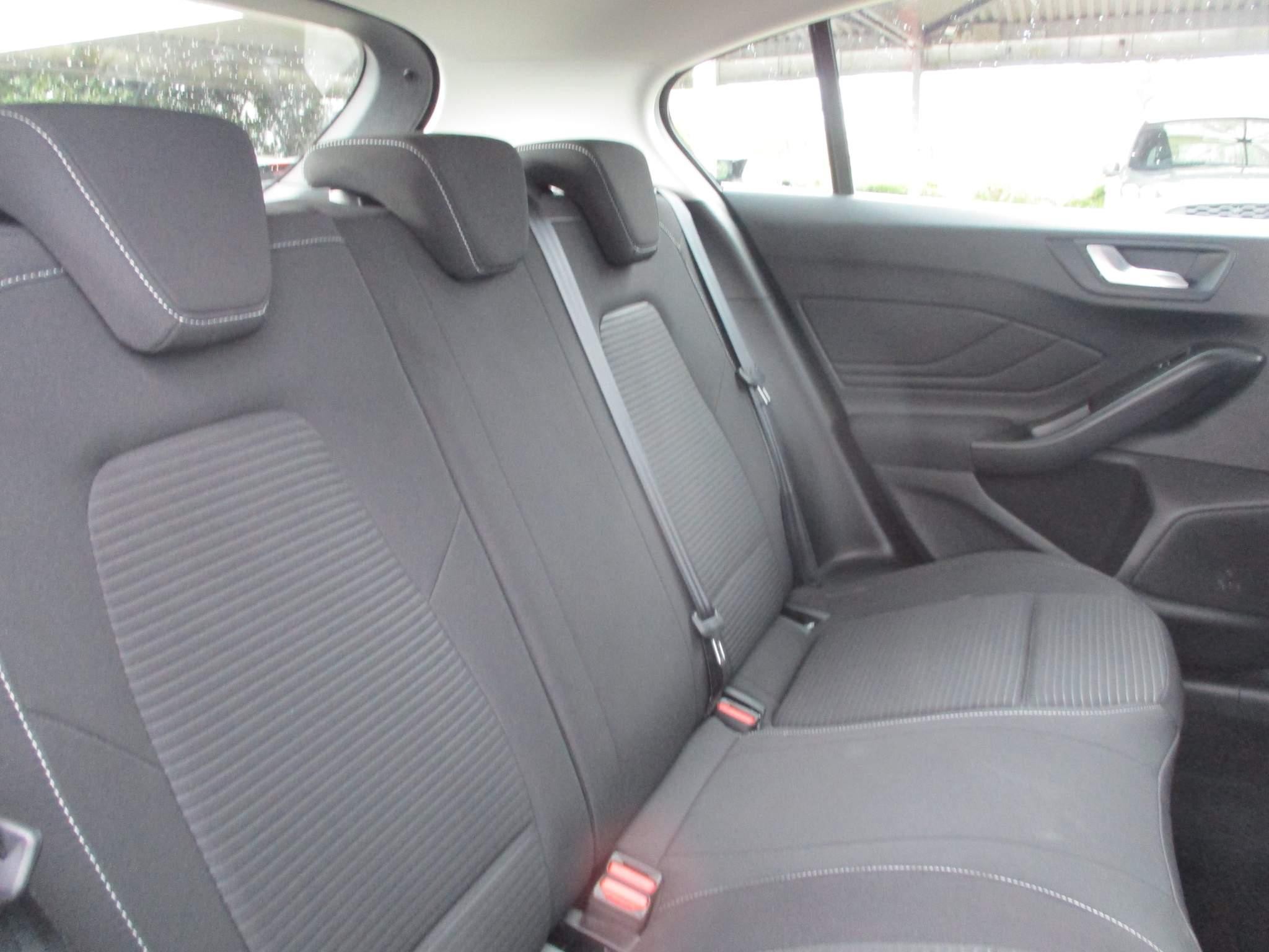 Ford Focus Image 18