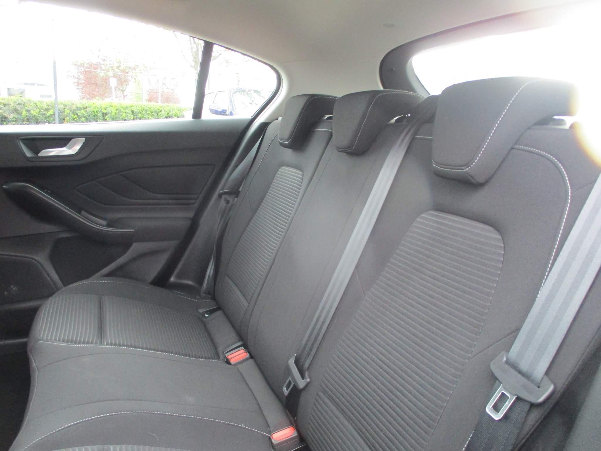 Ford Focus Image 21