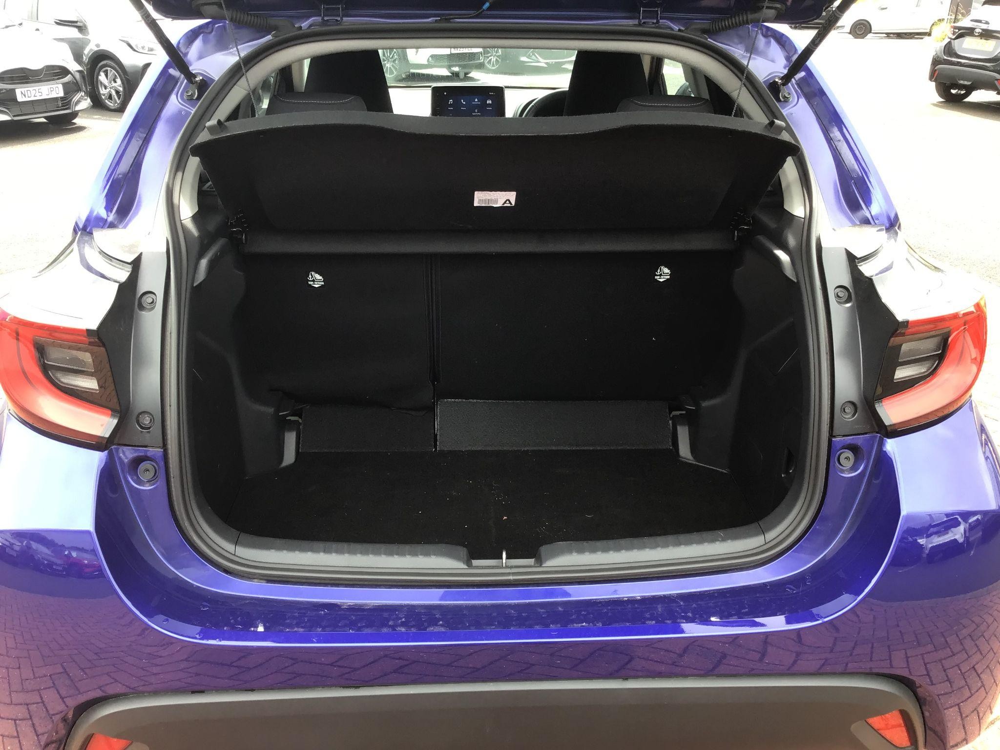 Toyota Yaris Image 12