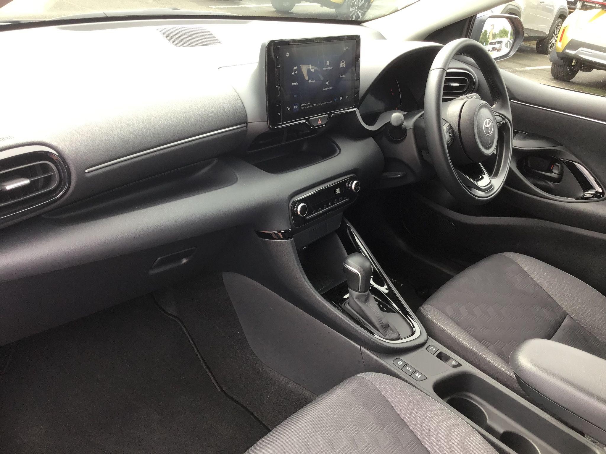 Toyota Yaris Image 13