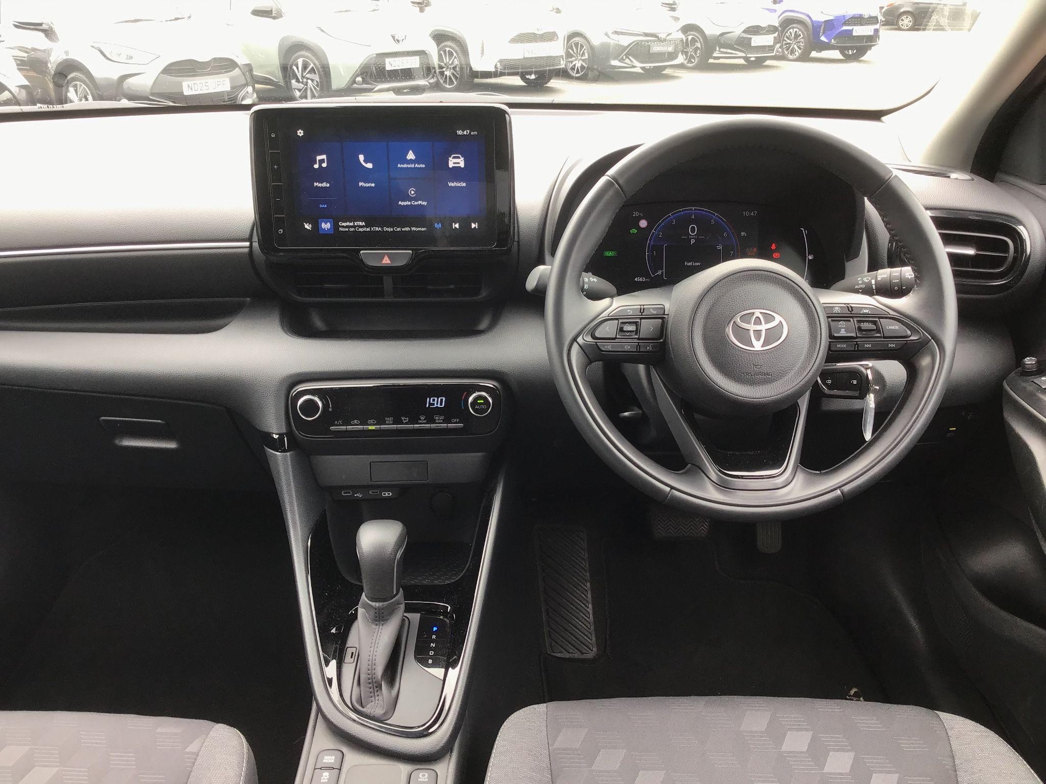 Toyota Yaris Image 14