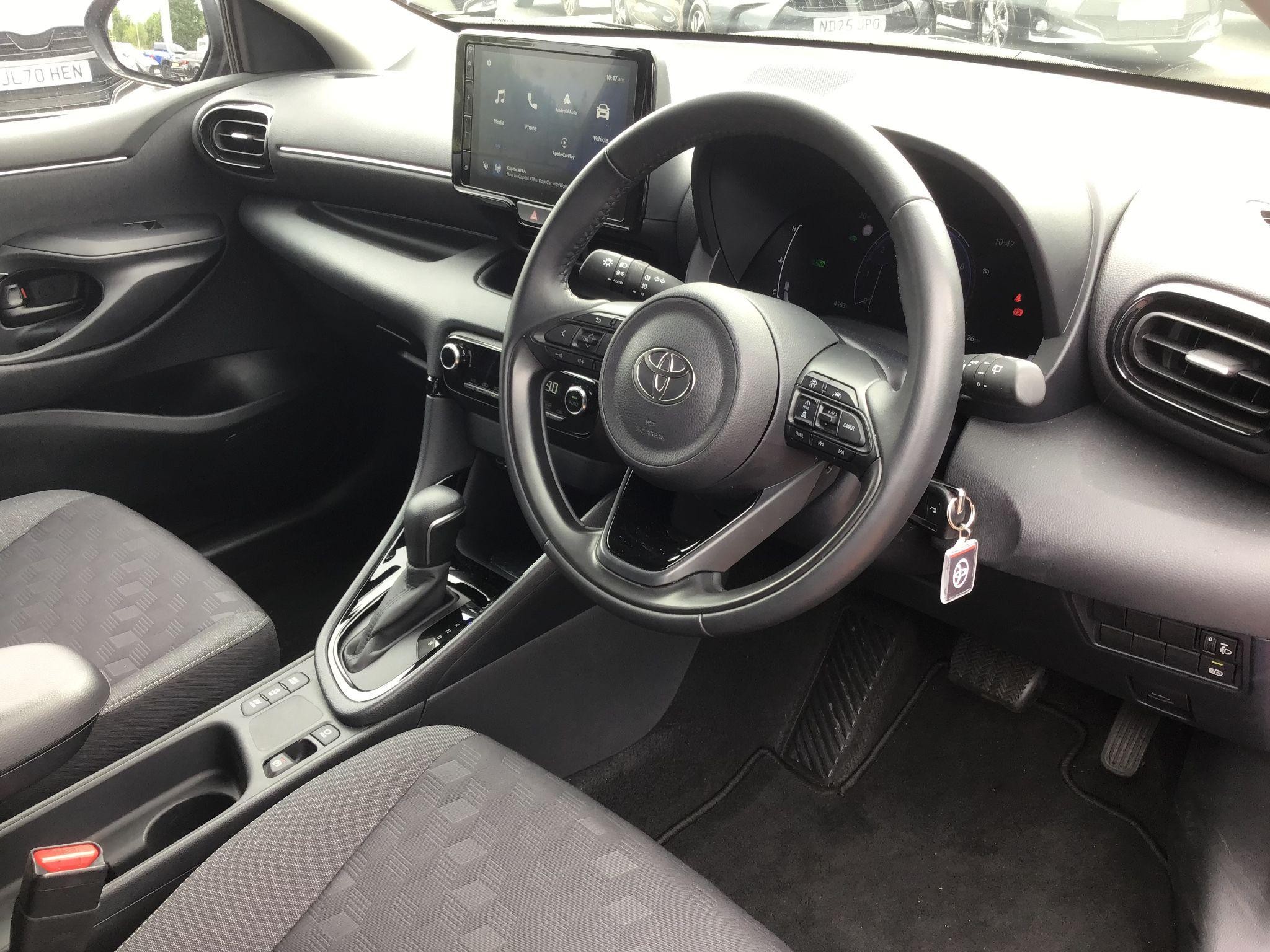 Toyota Yaris Image 15