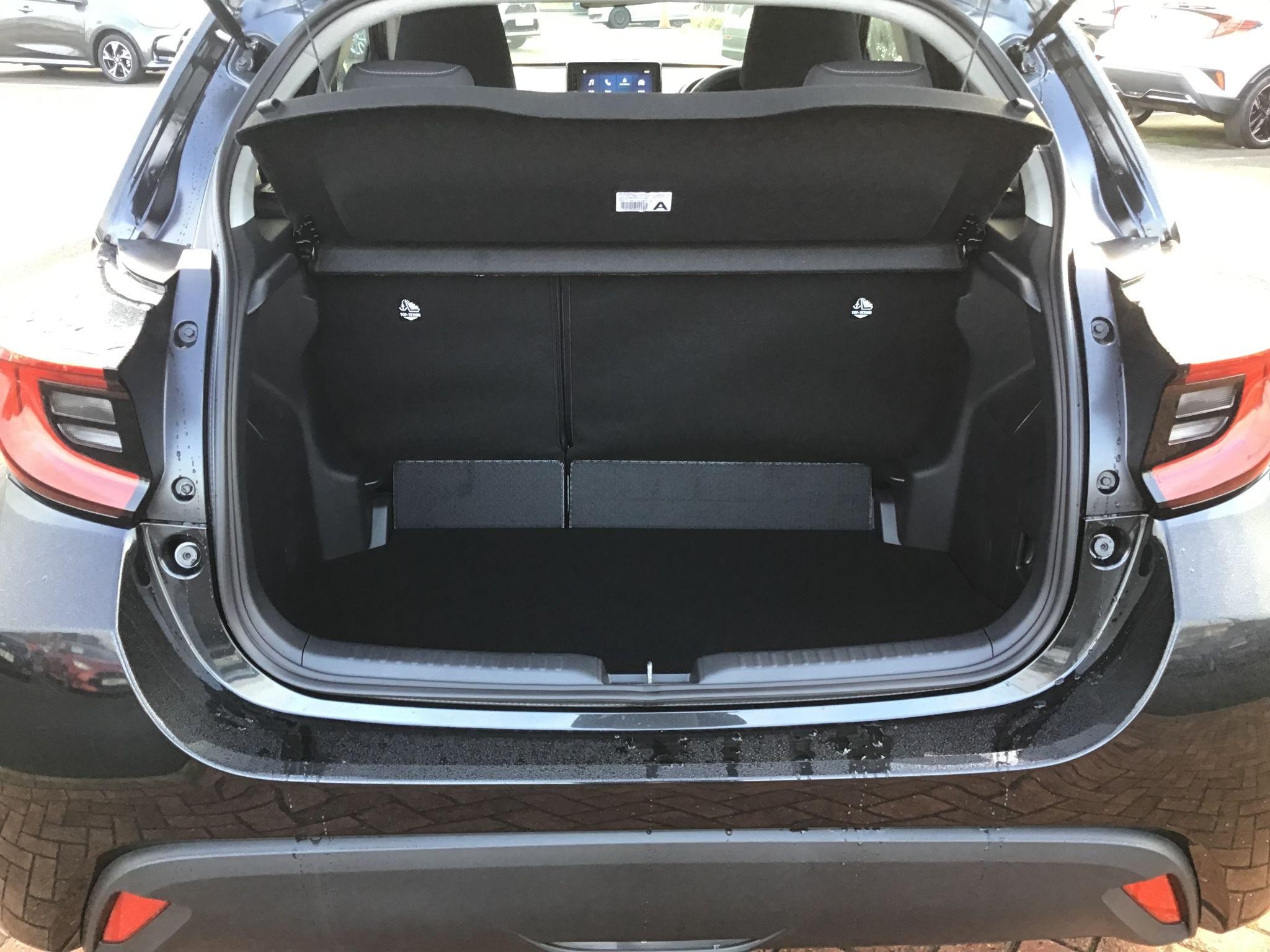 Toyota Yaris Image 12