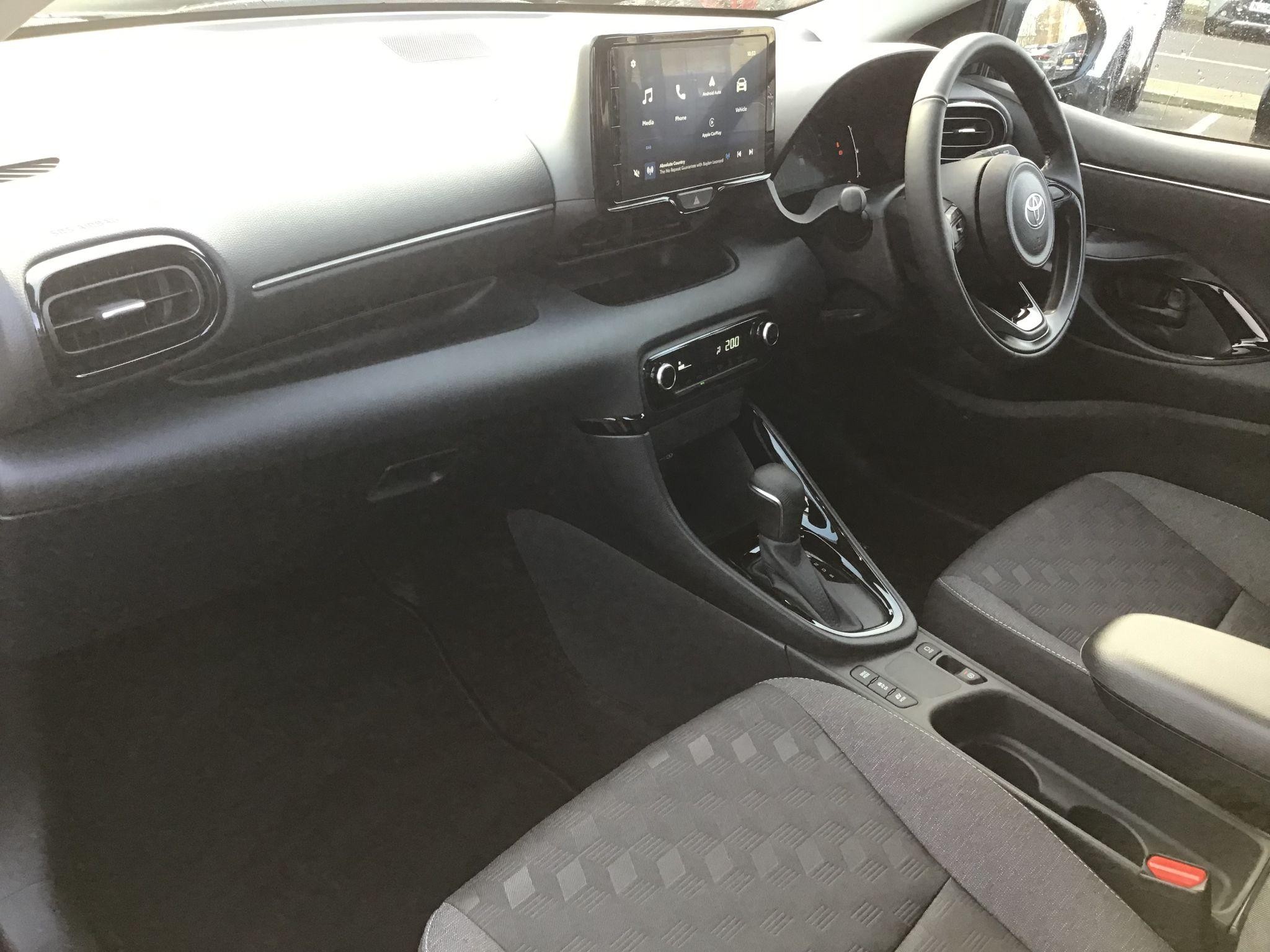 Toyota Yaris Image 13