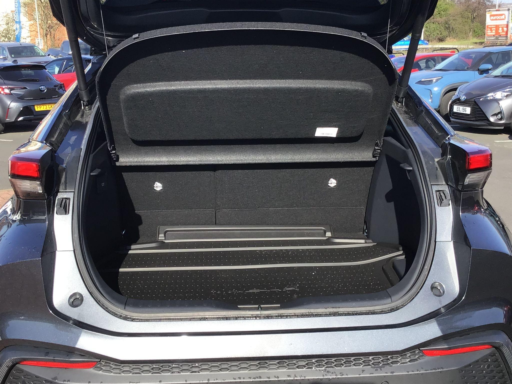 Toyota C-HR Image 12