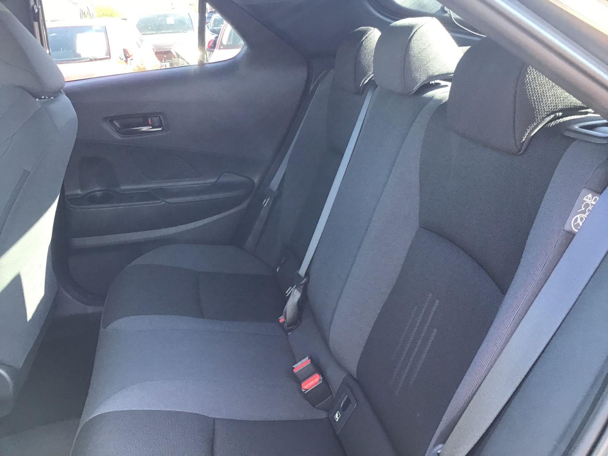 Toyota C-HR Image 21