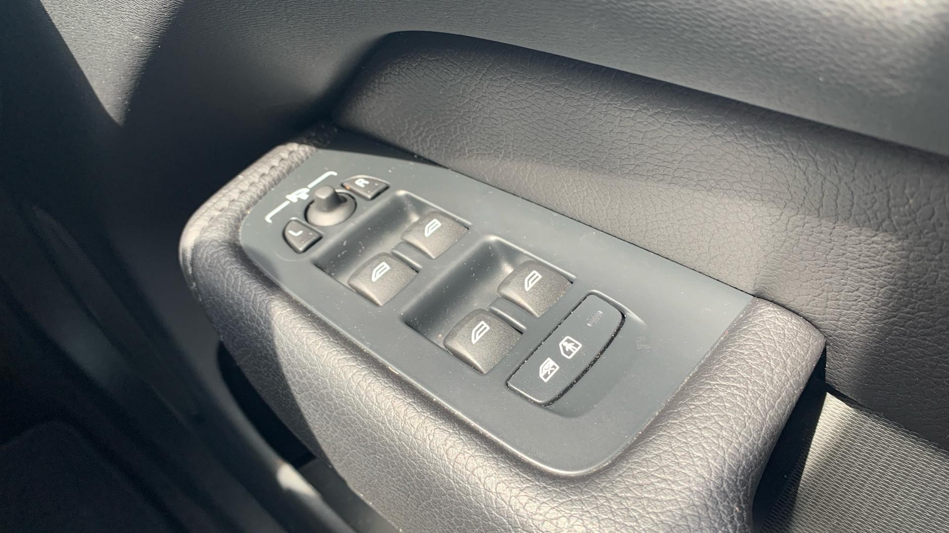 Volvo XC60 Image 24