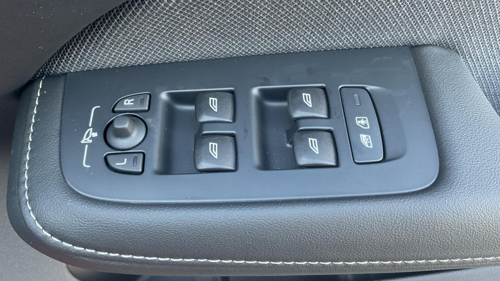 Volvo V60 Image 28