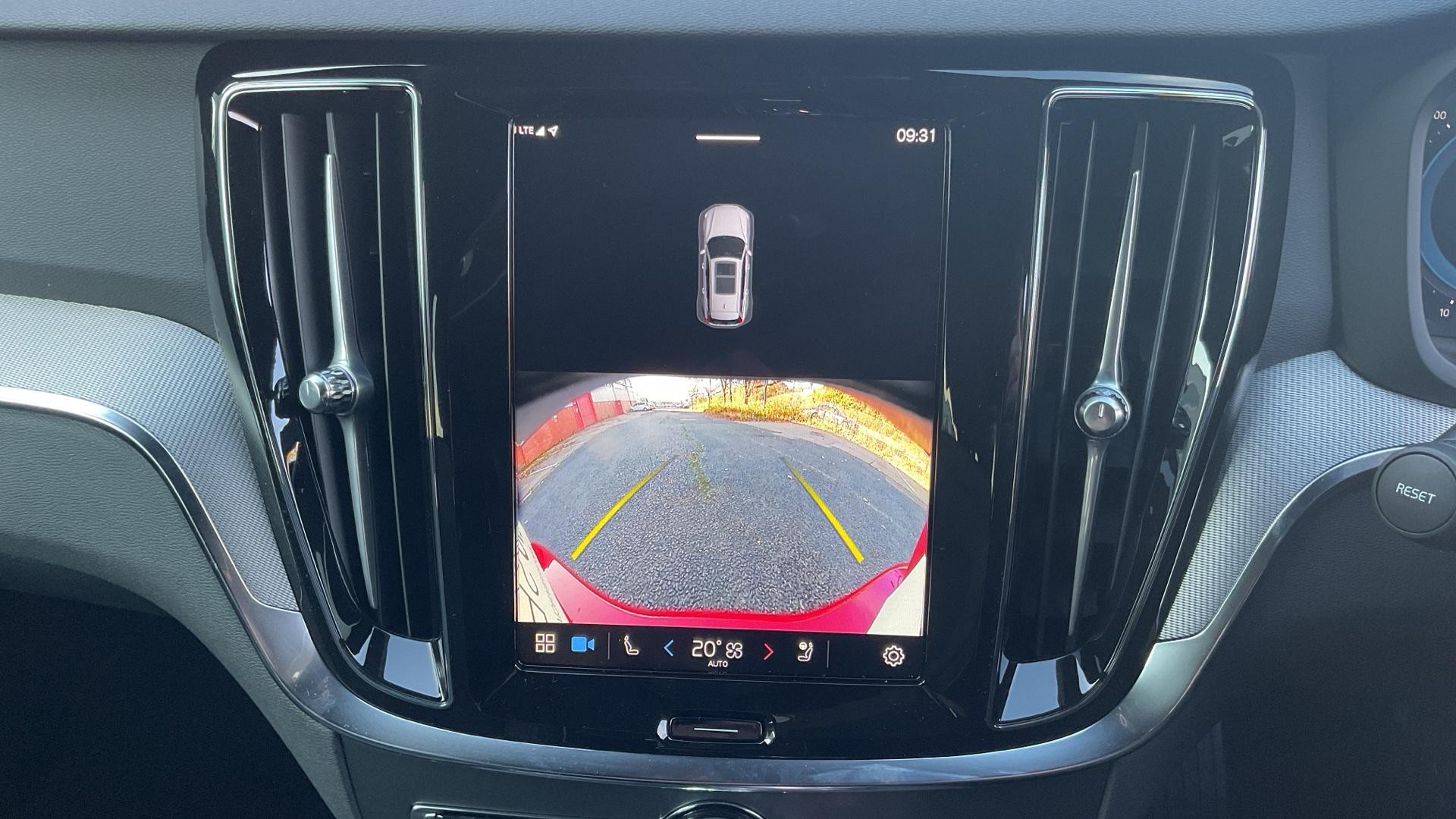 Volvo V60 Image 32