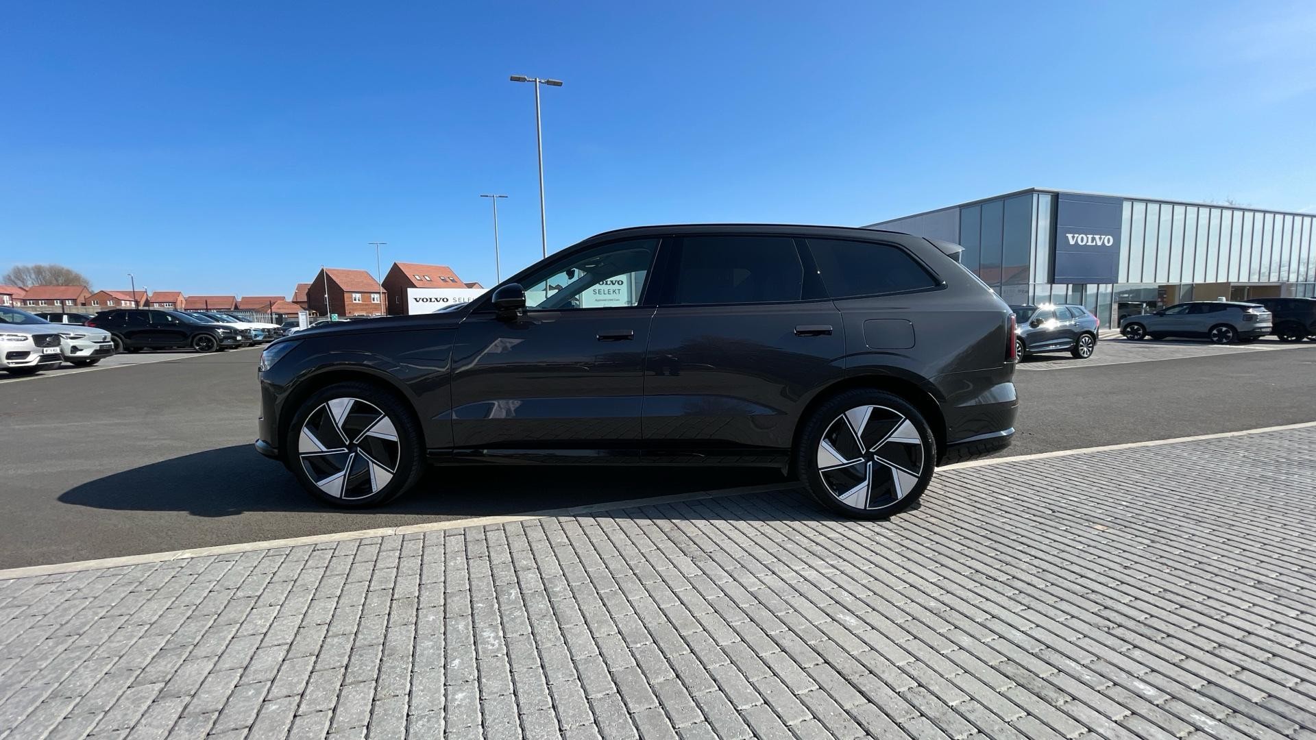 Volvo EX90 Image 9