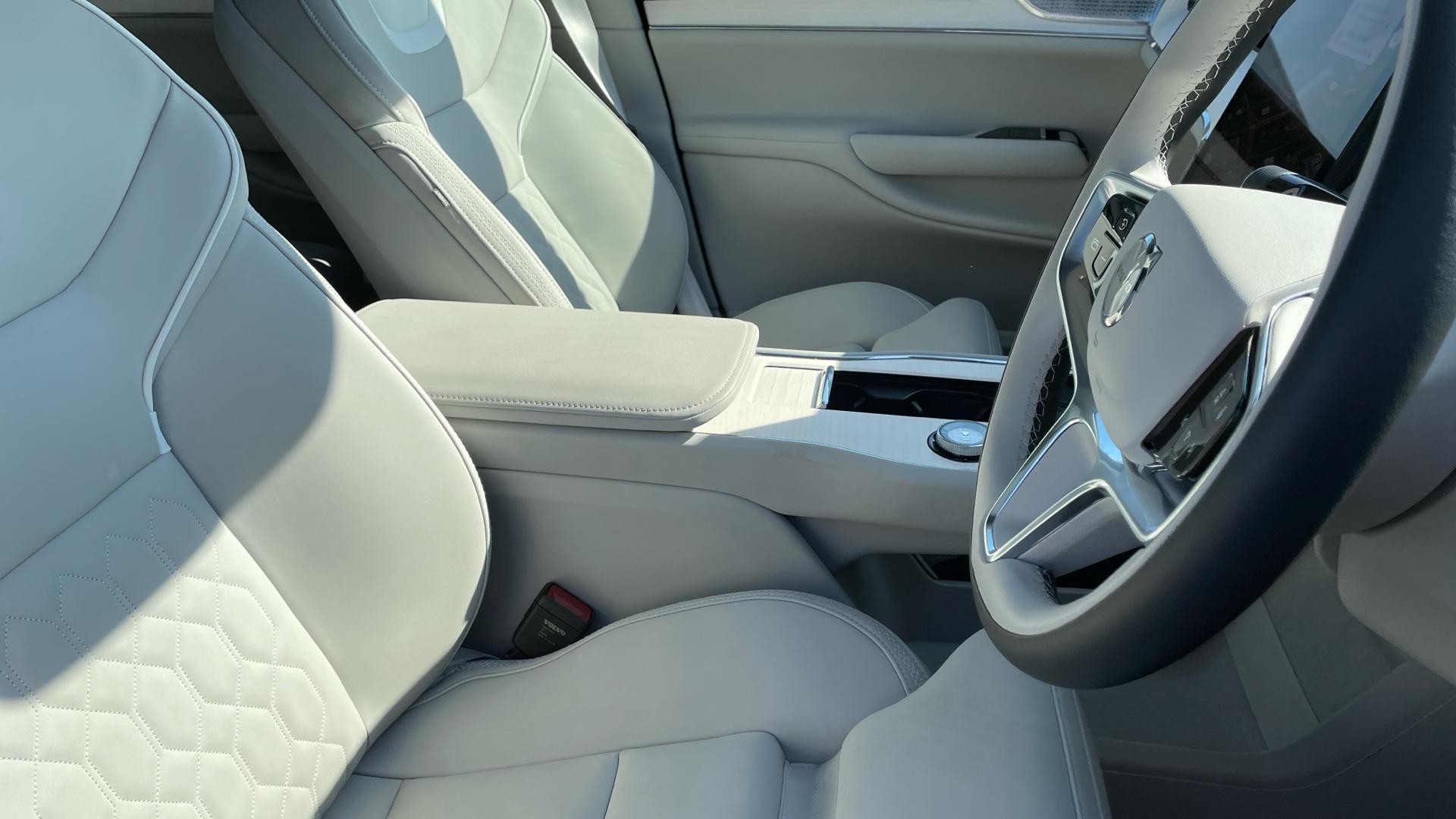 Volvo EX90 Image 10