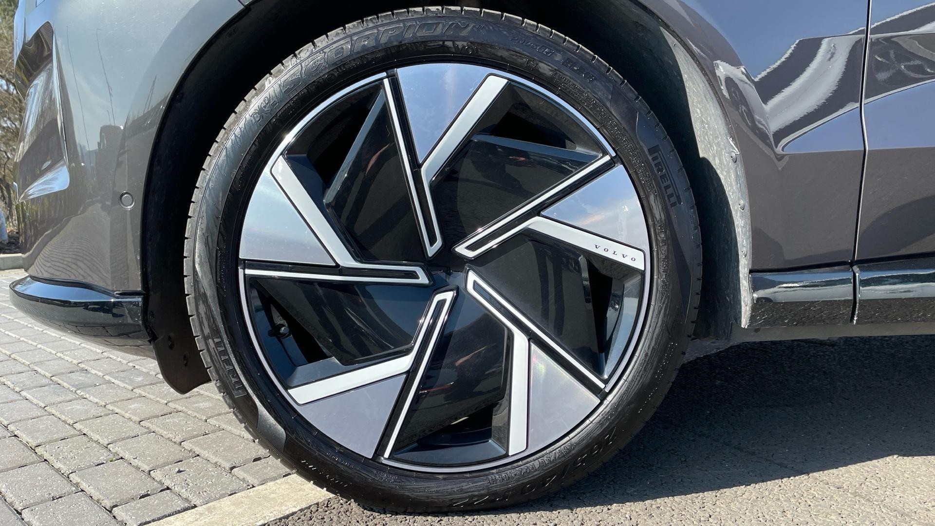 Volvo EX90 Image 17