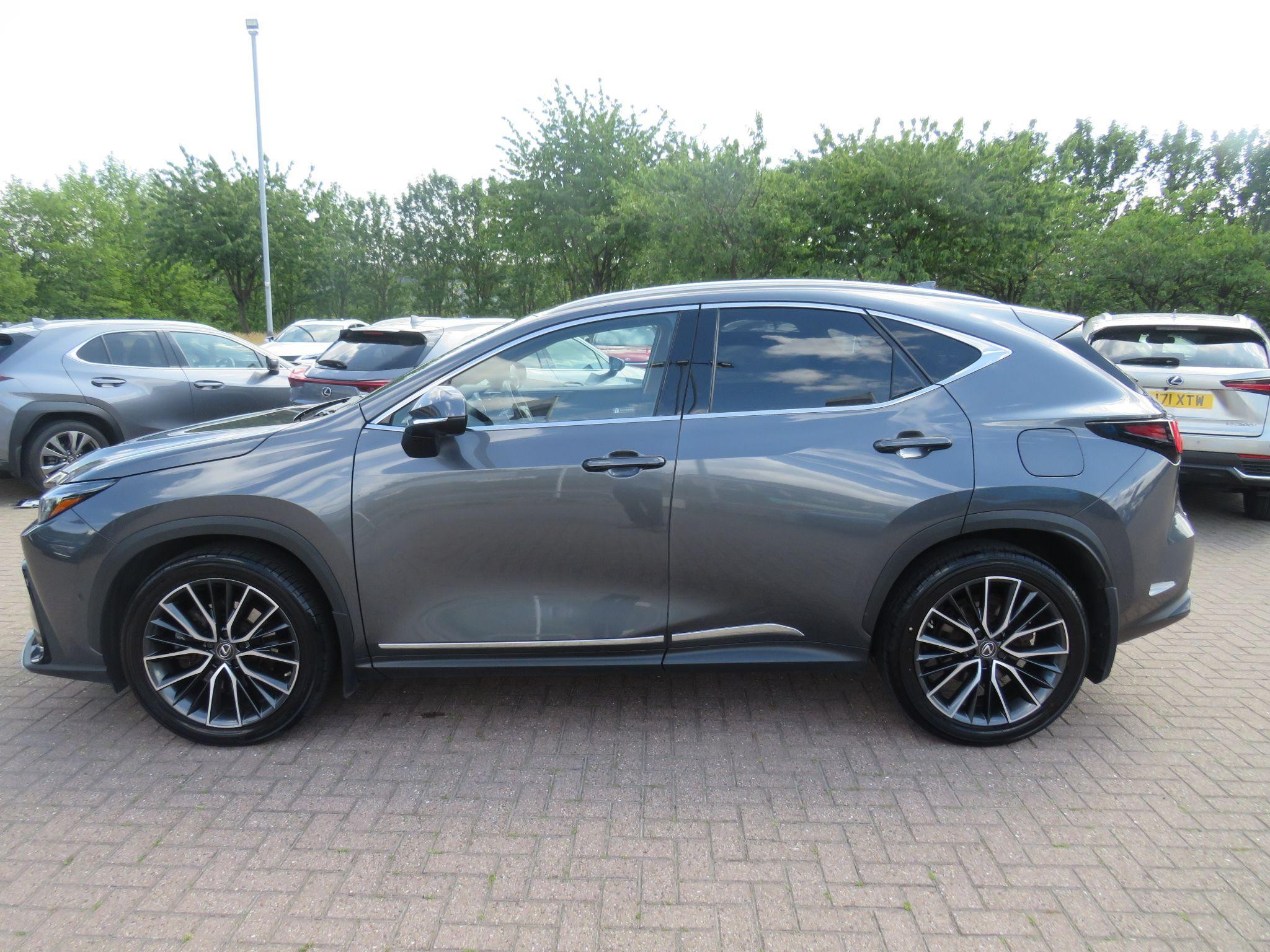 Lexus NX Image 8