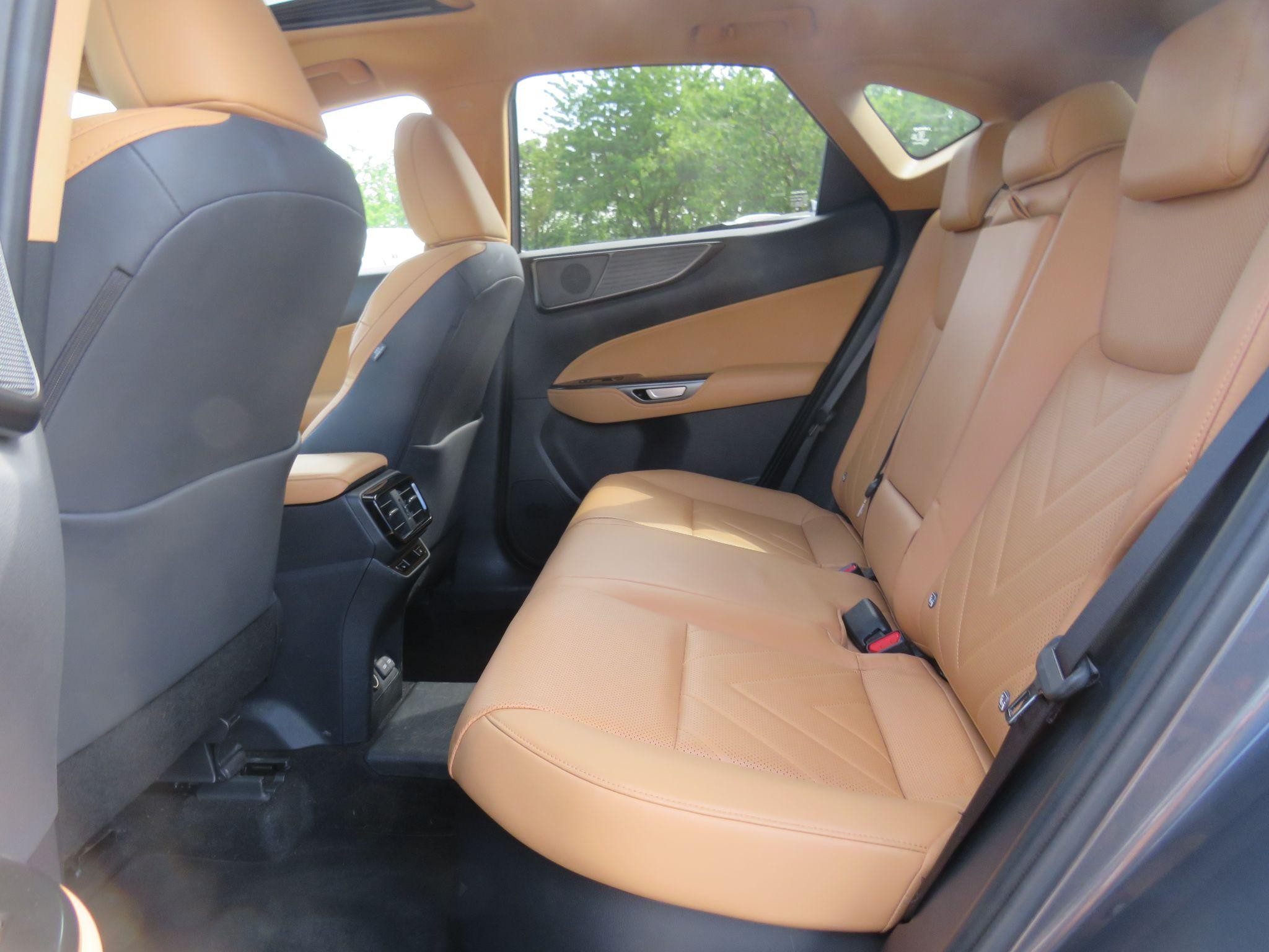 Lexus NX Image 19