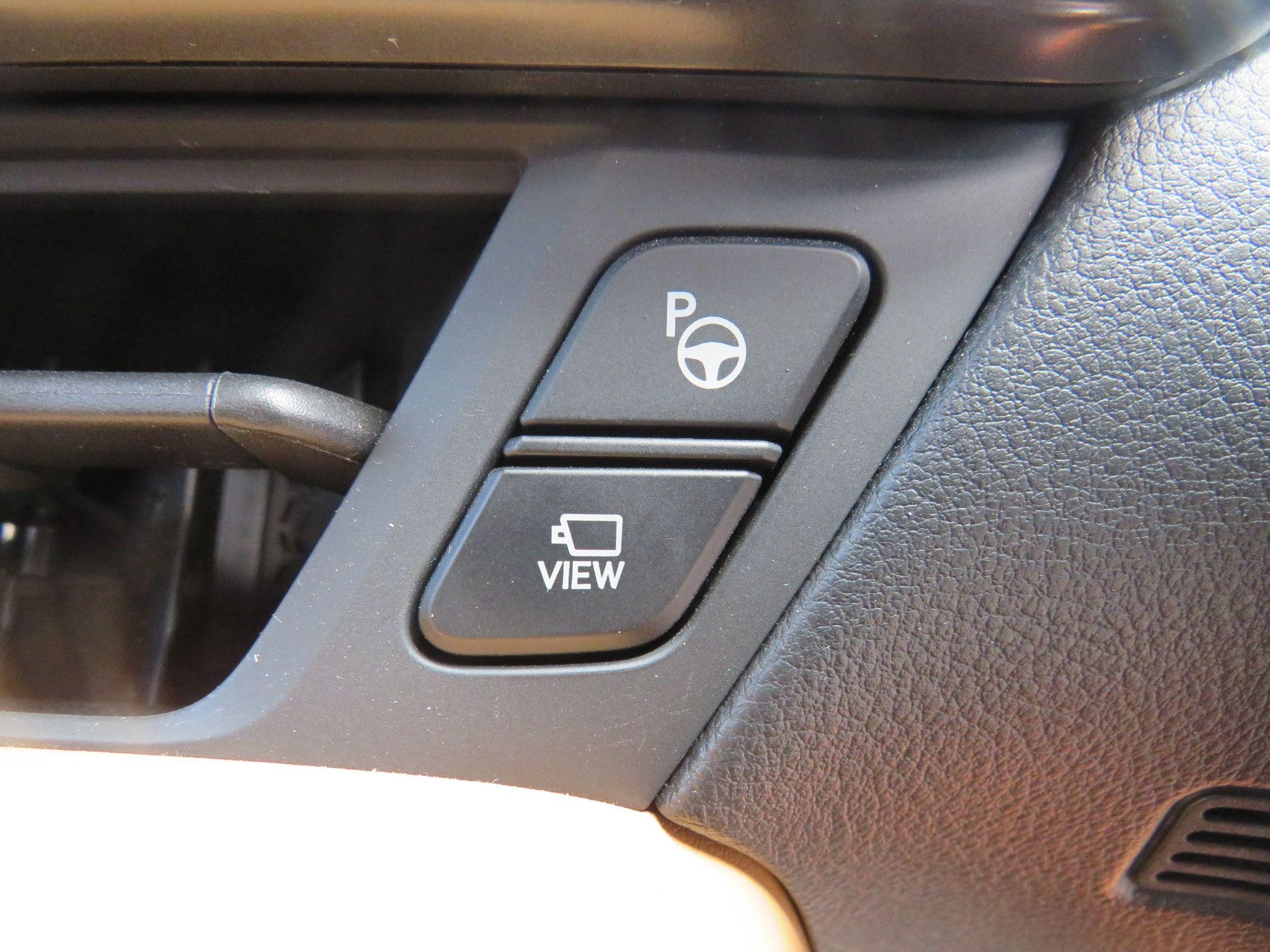 Lexus NX Image 28