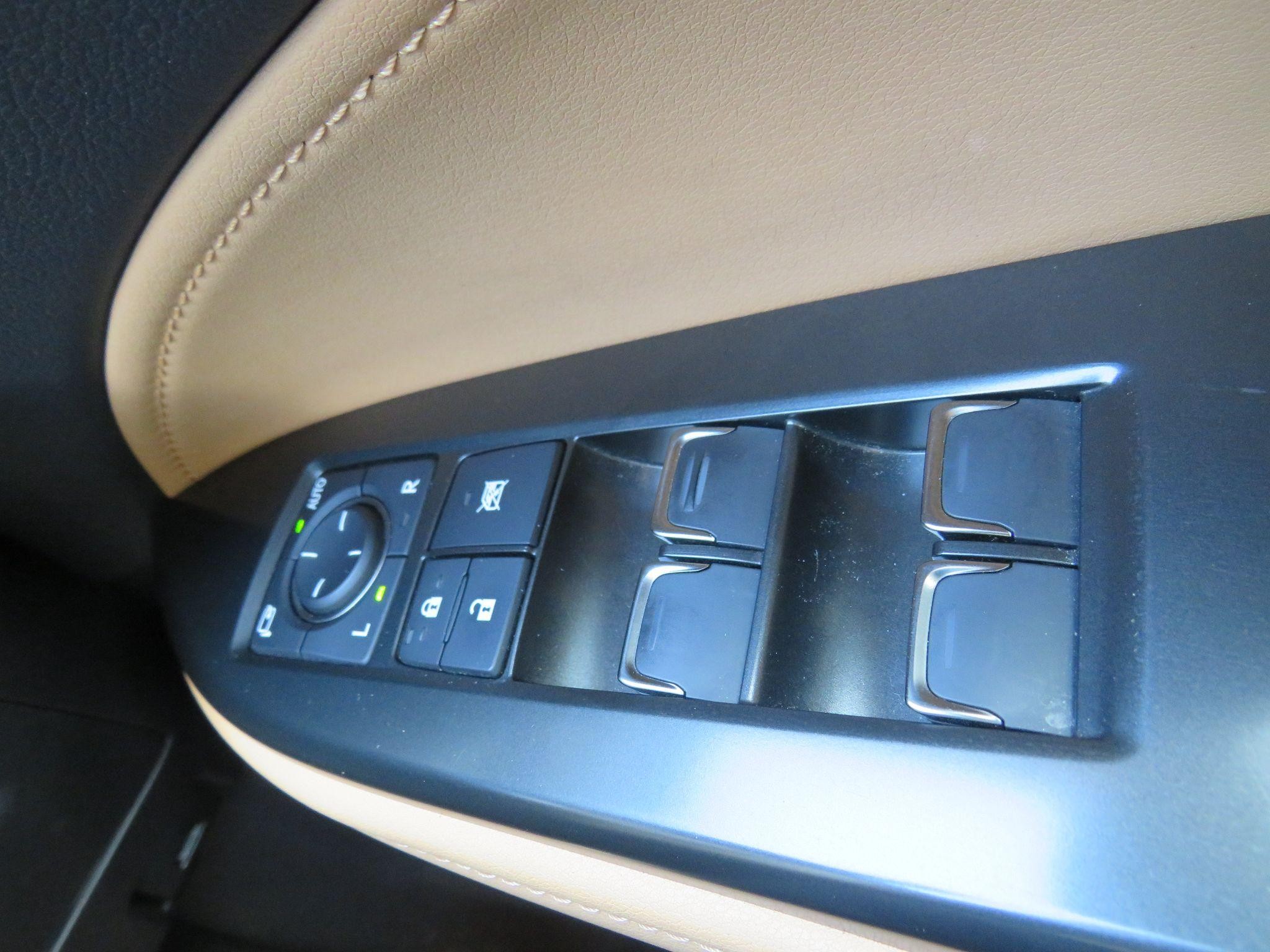 Lexus NX Image 29