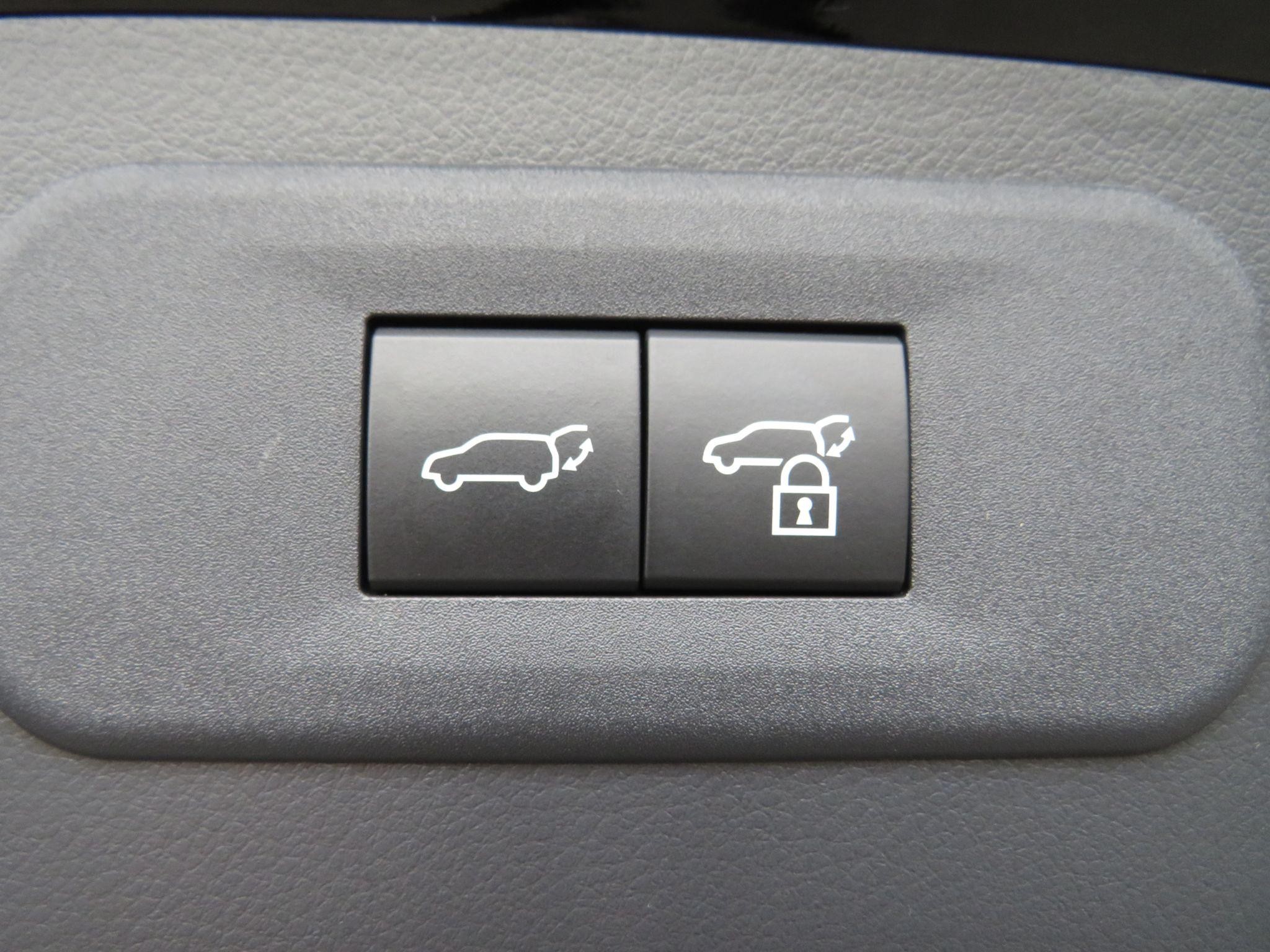 Lexus NX Image 26