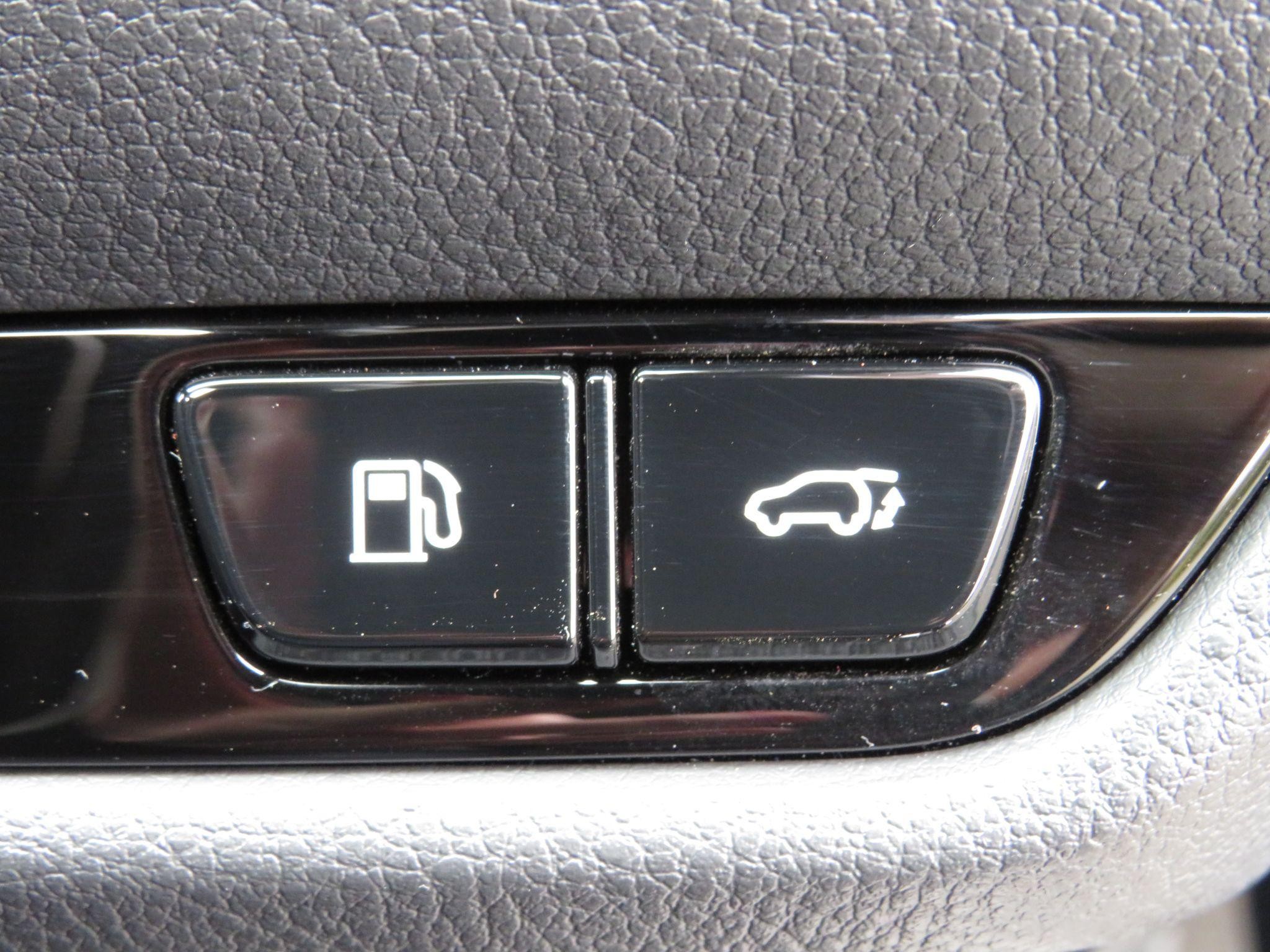 Lexus NX Image 31